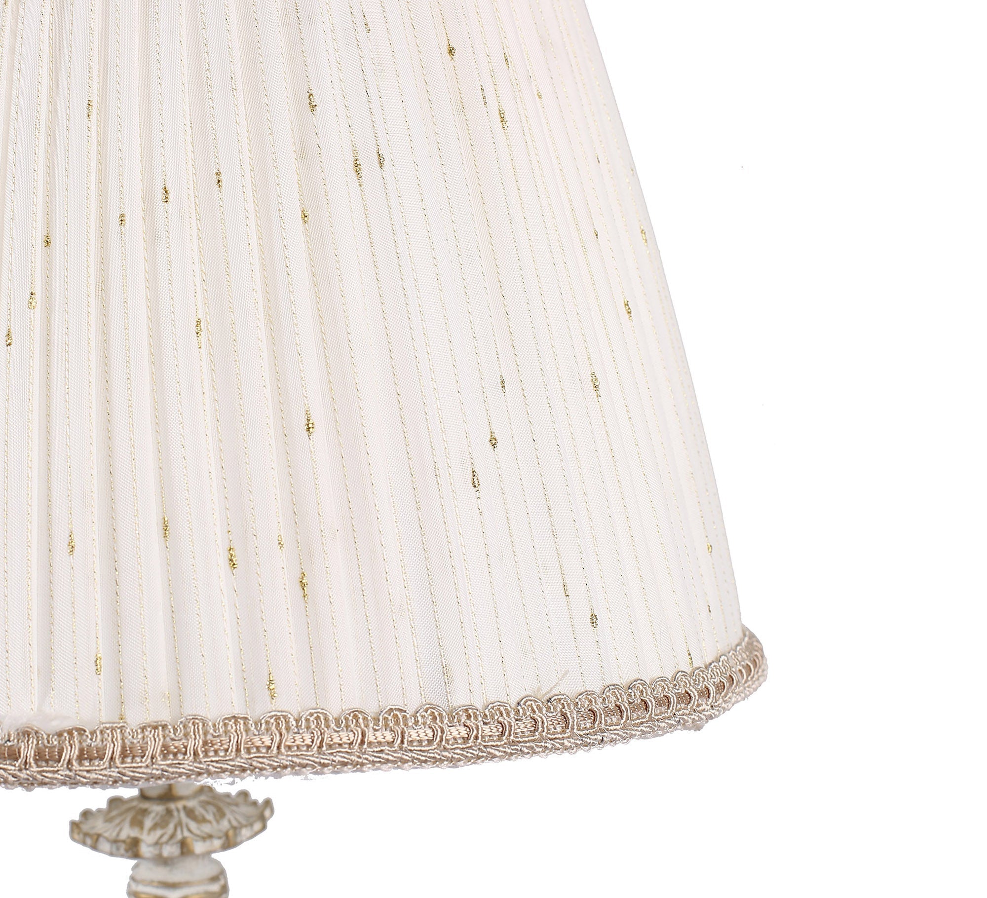 Classic lamp in an elegant antique style - Vitrine Furniture - Lighting