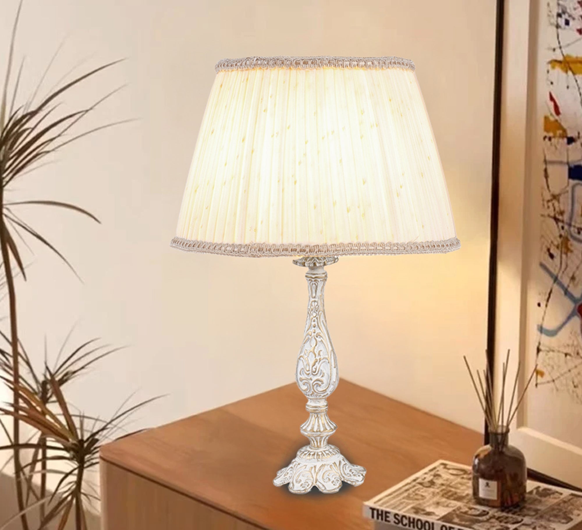Classic lamp in an elegant antique style - Vitrine Furniture - Lighting