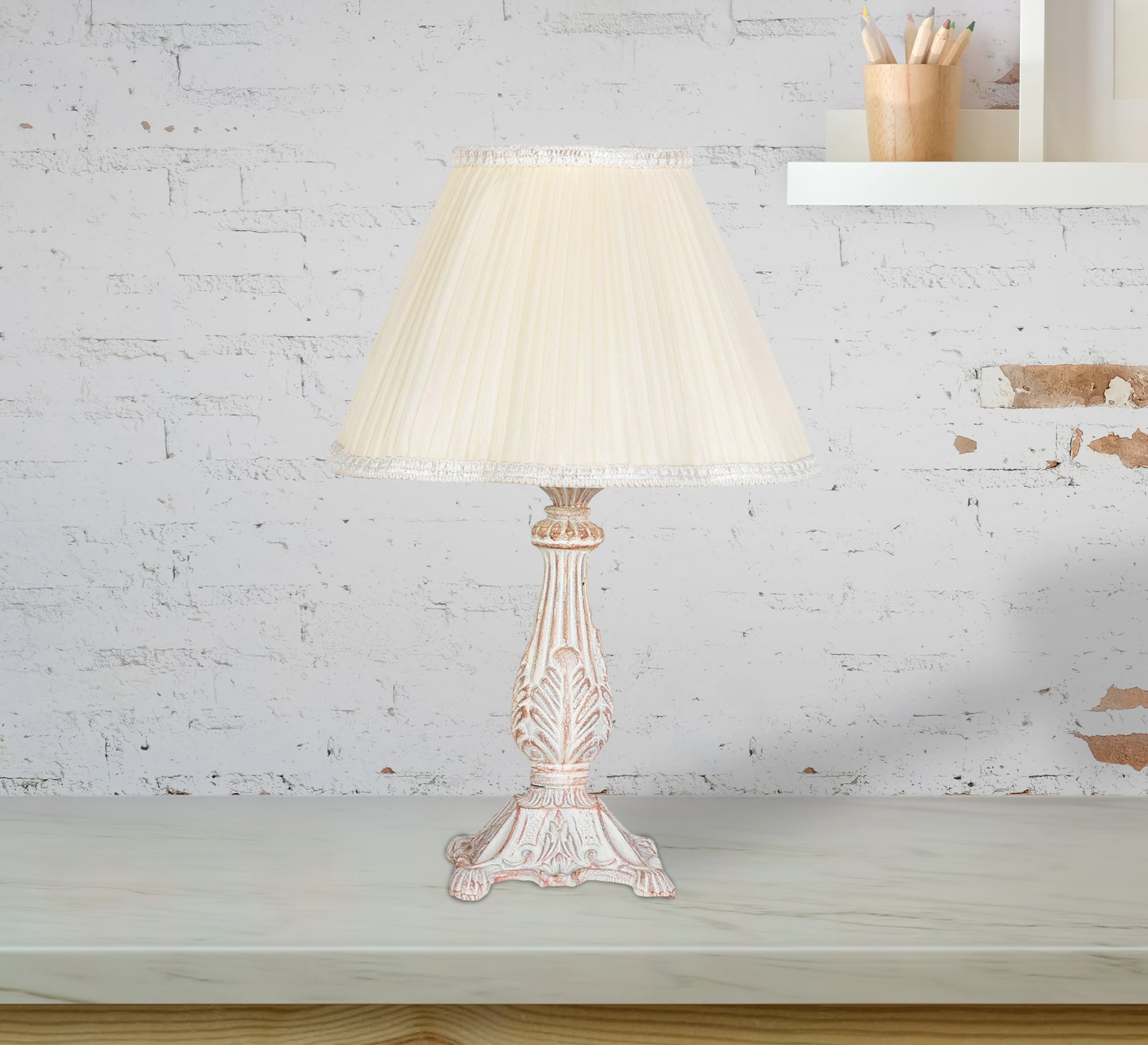 Classic lamp with ornate base - Vitrine Furniture - Lighting