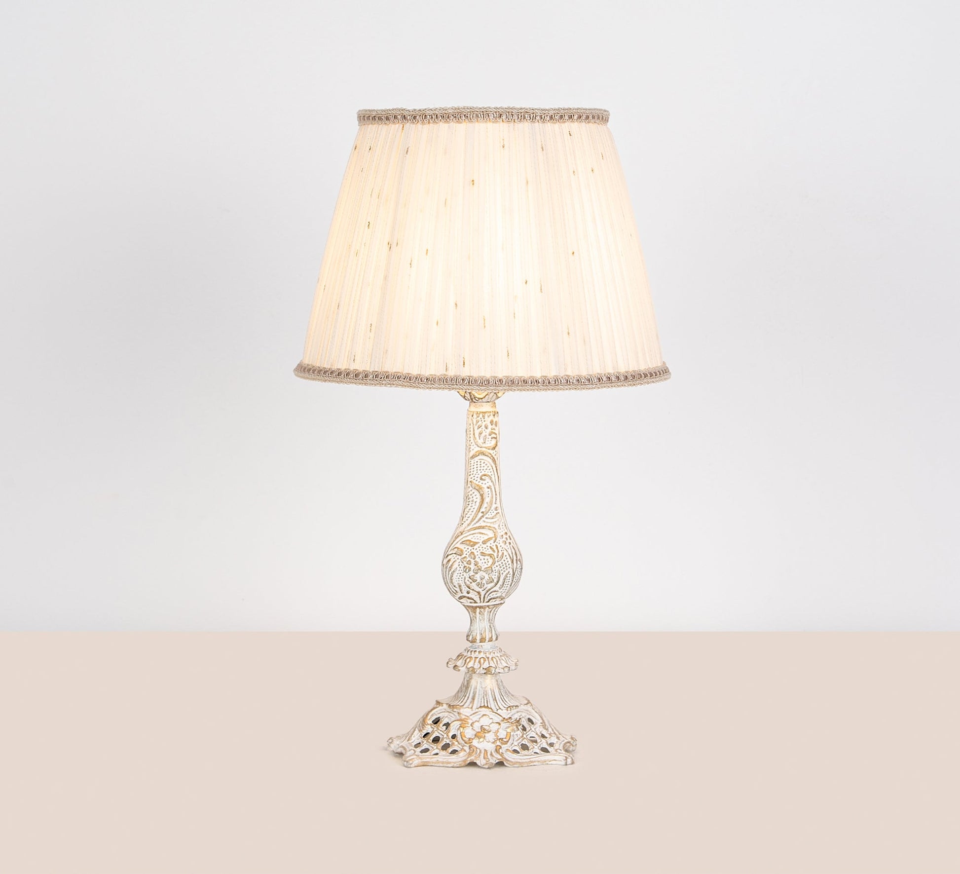 Classic lampshade with lace thread - Vitrine Furniture - Lighting