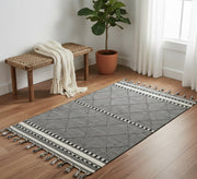 Classic rug with scattered diamond pattern - Vitrine Furniture - Accessories