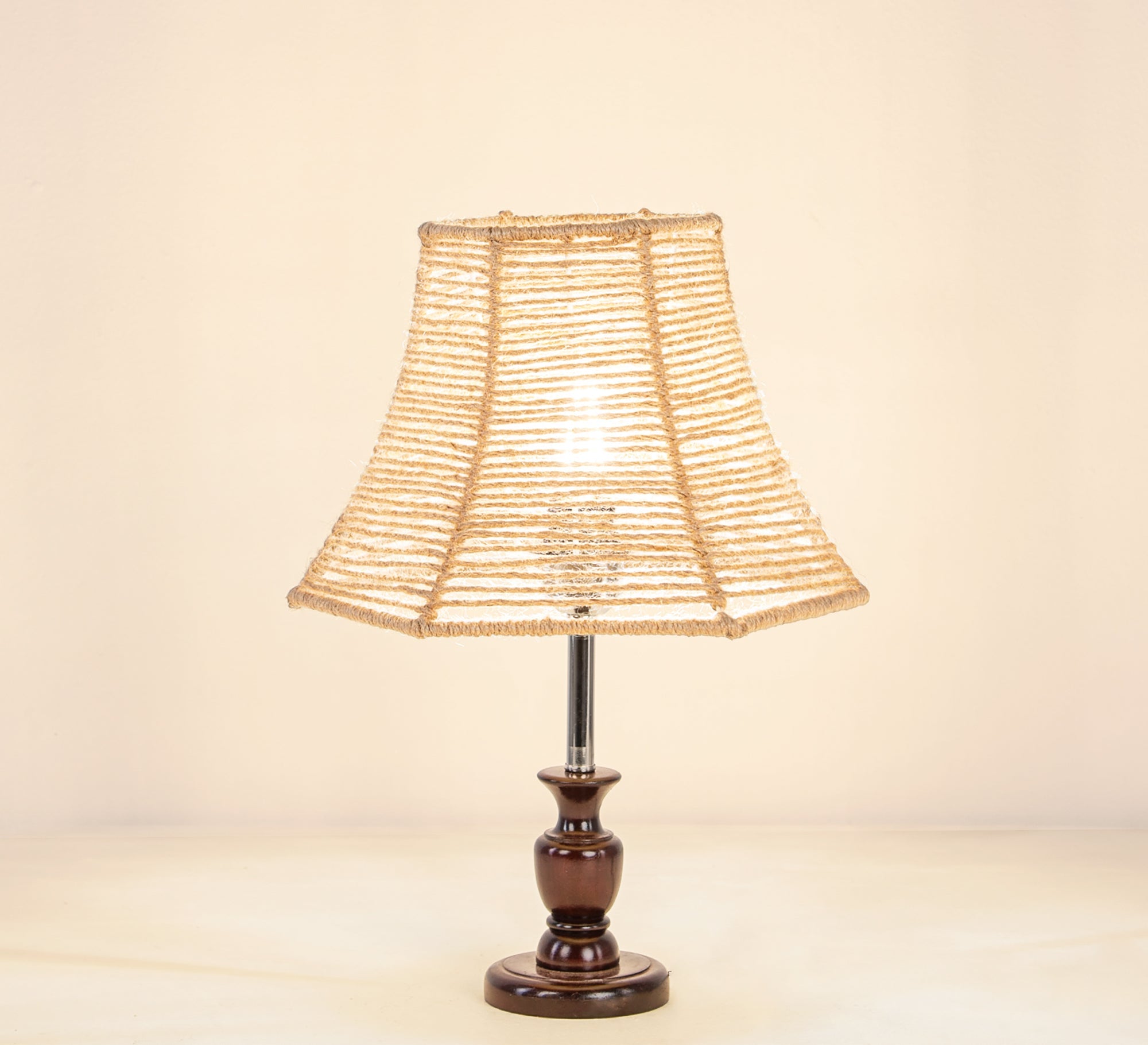 Classic - style table lamp - Vitrine Furniture - Lighting