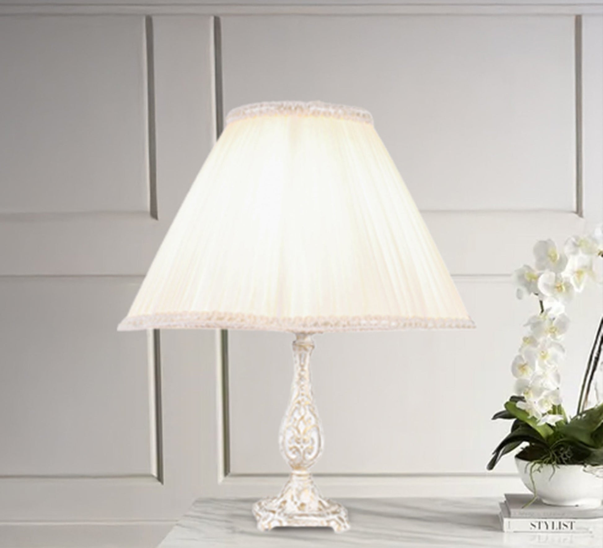 Classic table lamp for your elegant home - Vitrine Furniture - Lighting