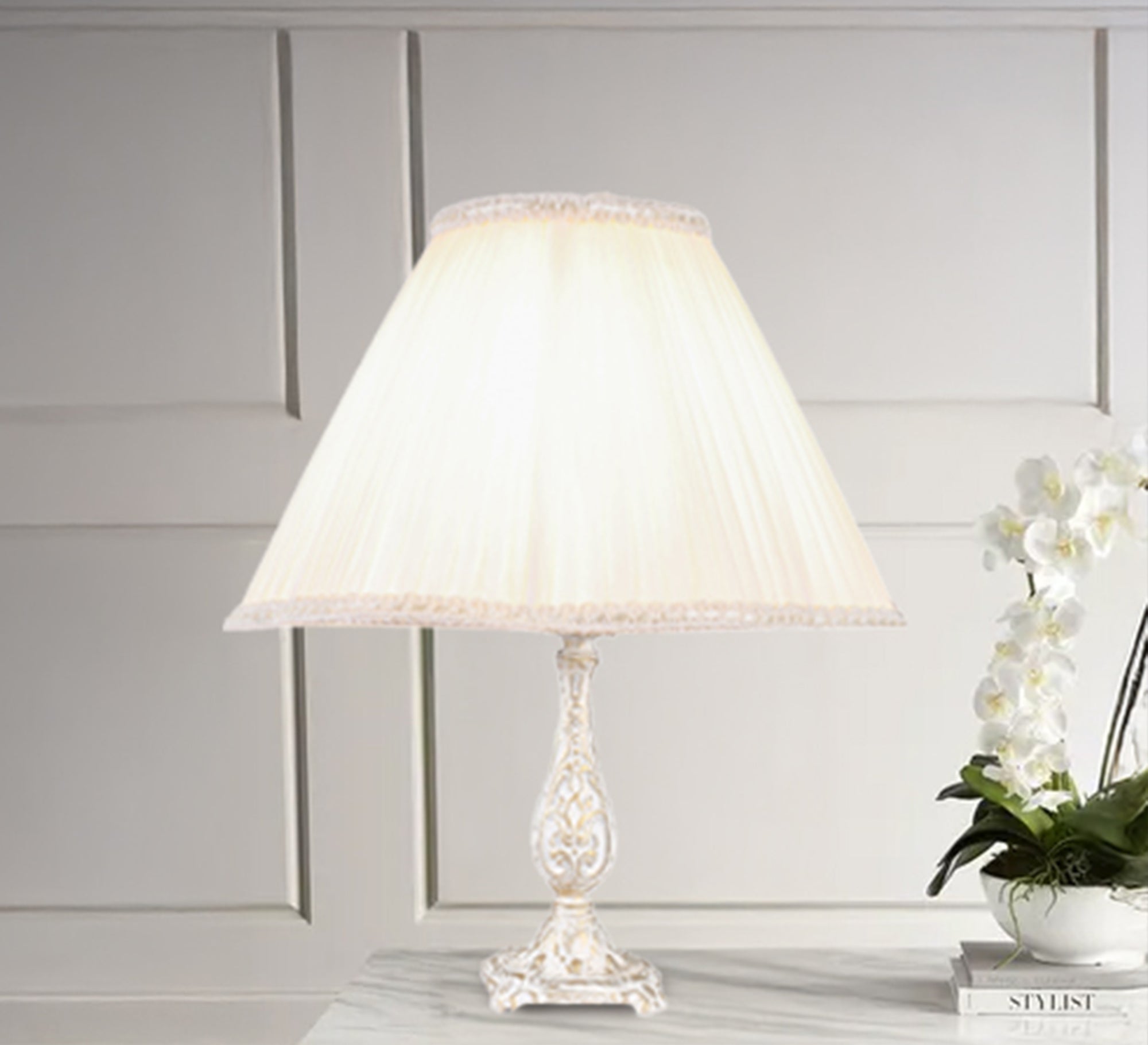 Classic table lamp for your elegant home - Vitrine Furniture - Lighting