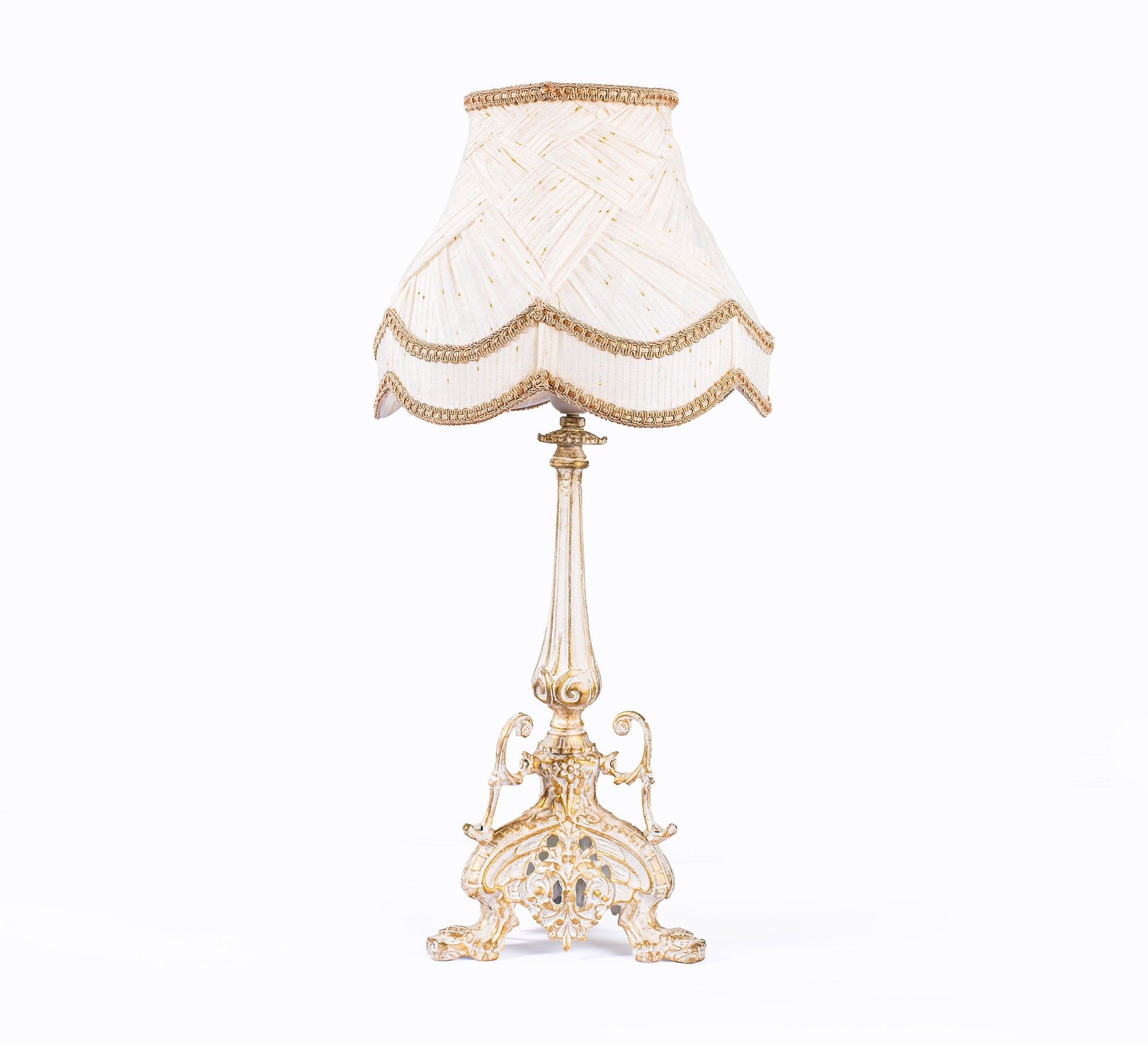 Classic table lighting with antique motifs - Vitrine Furniture - Lighting