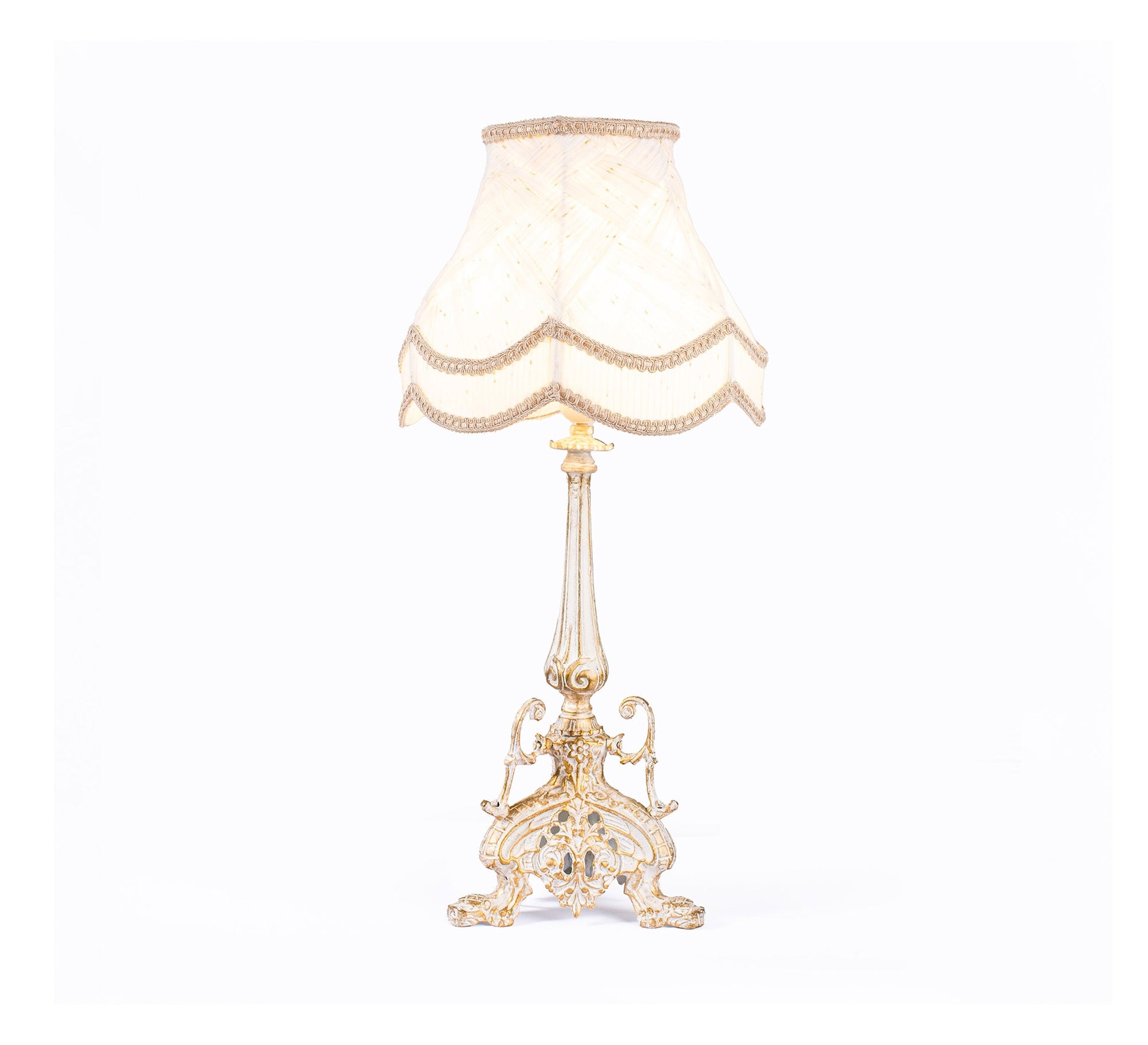Classic table lighting with antique motifs - Vitrine Furniture - Lighting