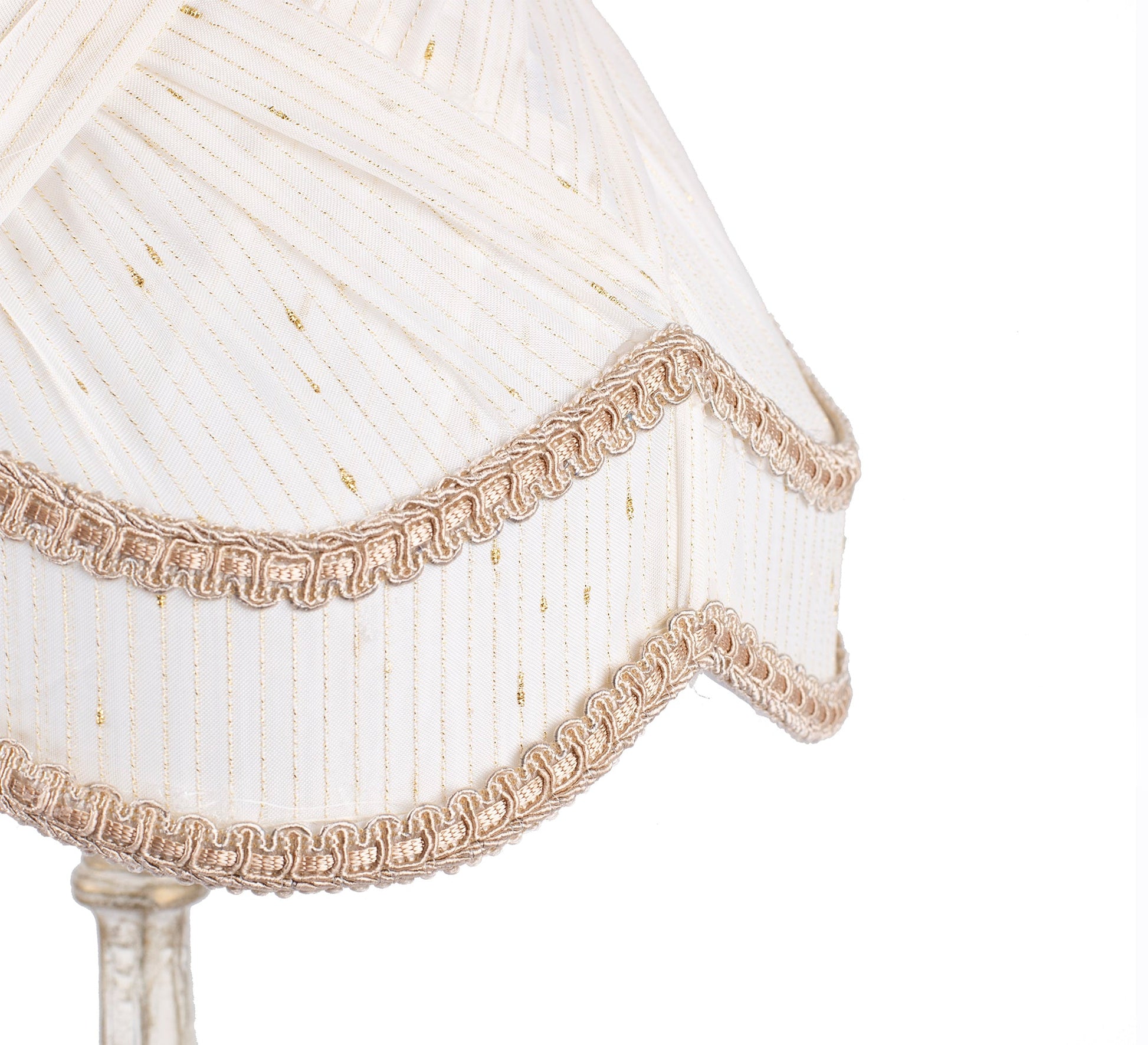 Classic table lighting with antique motifs - Vitrine Furniture - Lighting