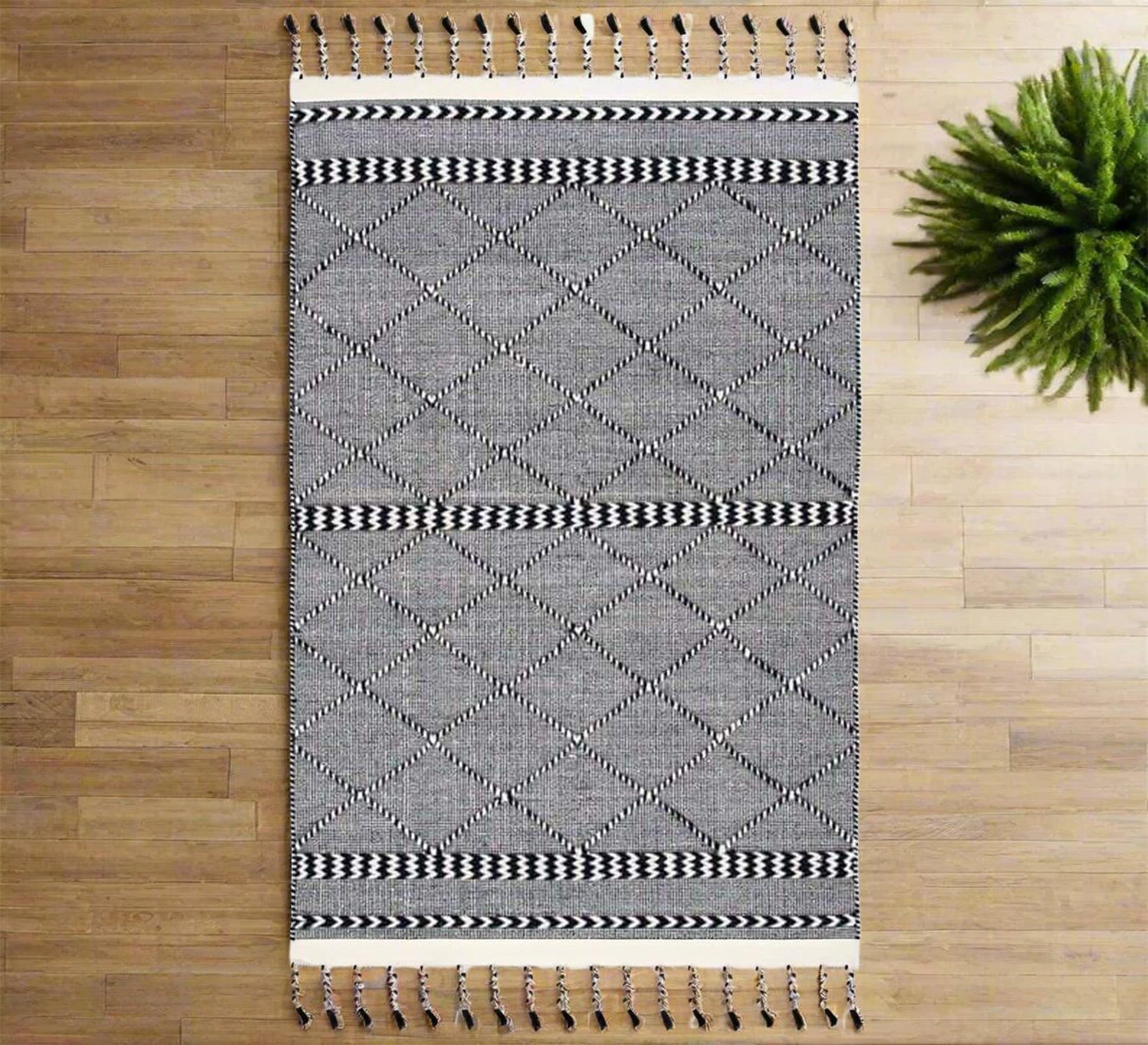 Classic touch rug with diamond pattern - Vitrine Furniture - Accessories