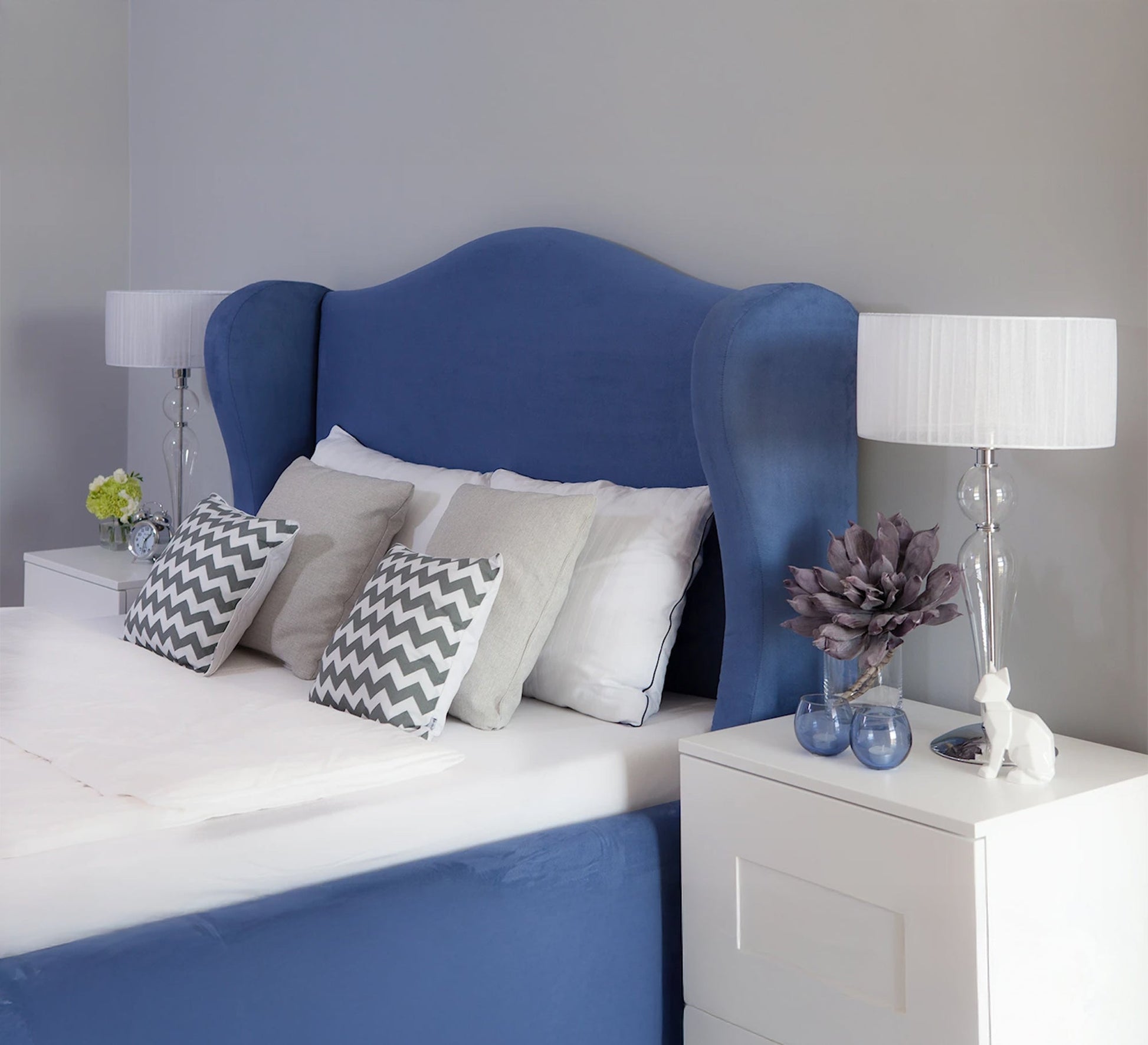 Comfortable and elegant blue winged bed - Vitrine Furniture - Furniture