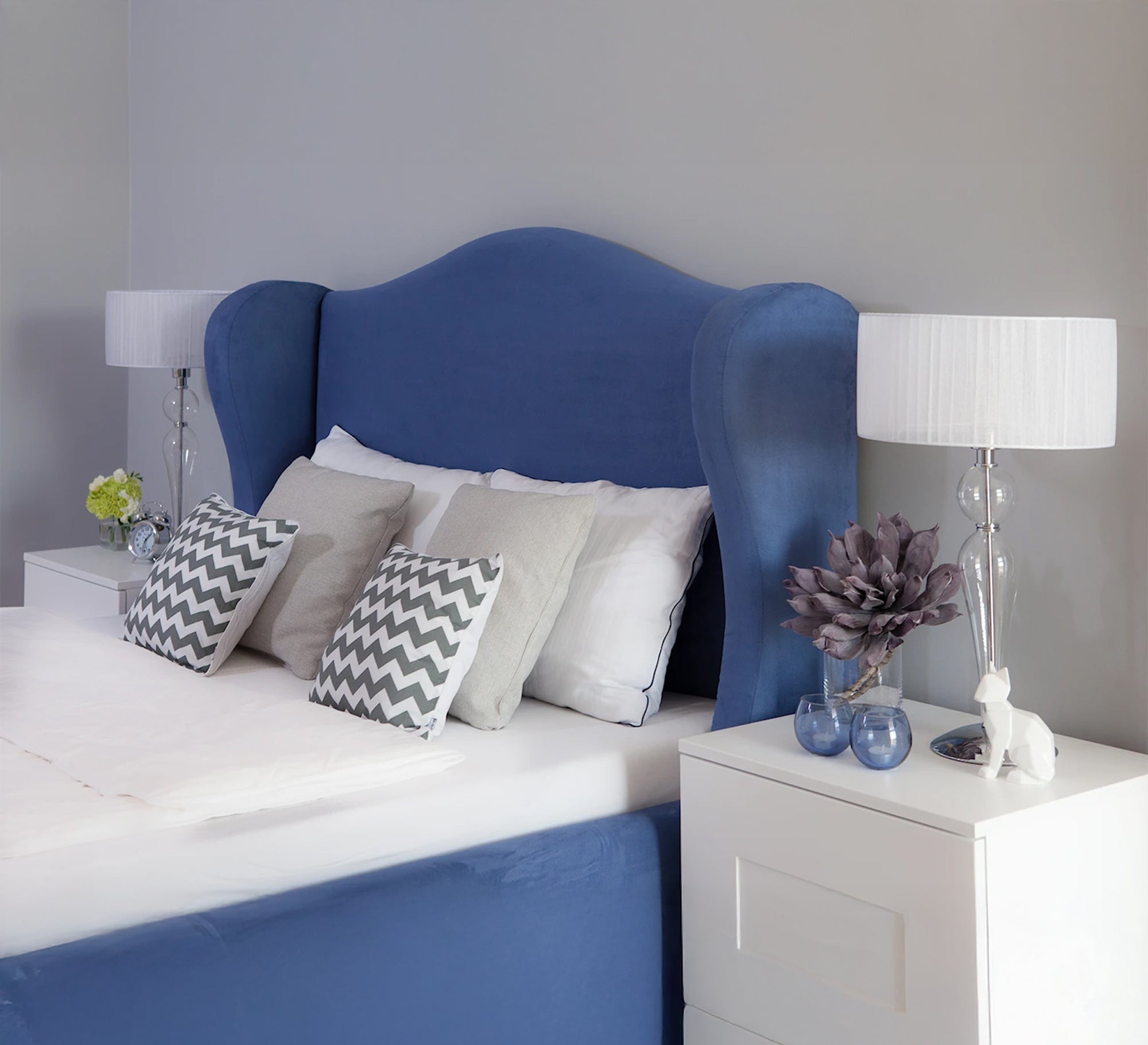 Comfortable and elegant blue winged bed - Vitrine Furniture - Furniture