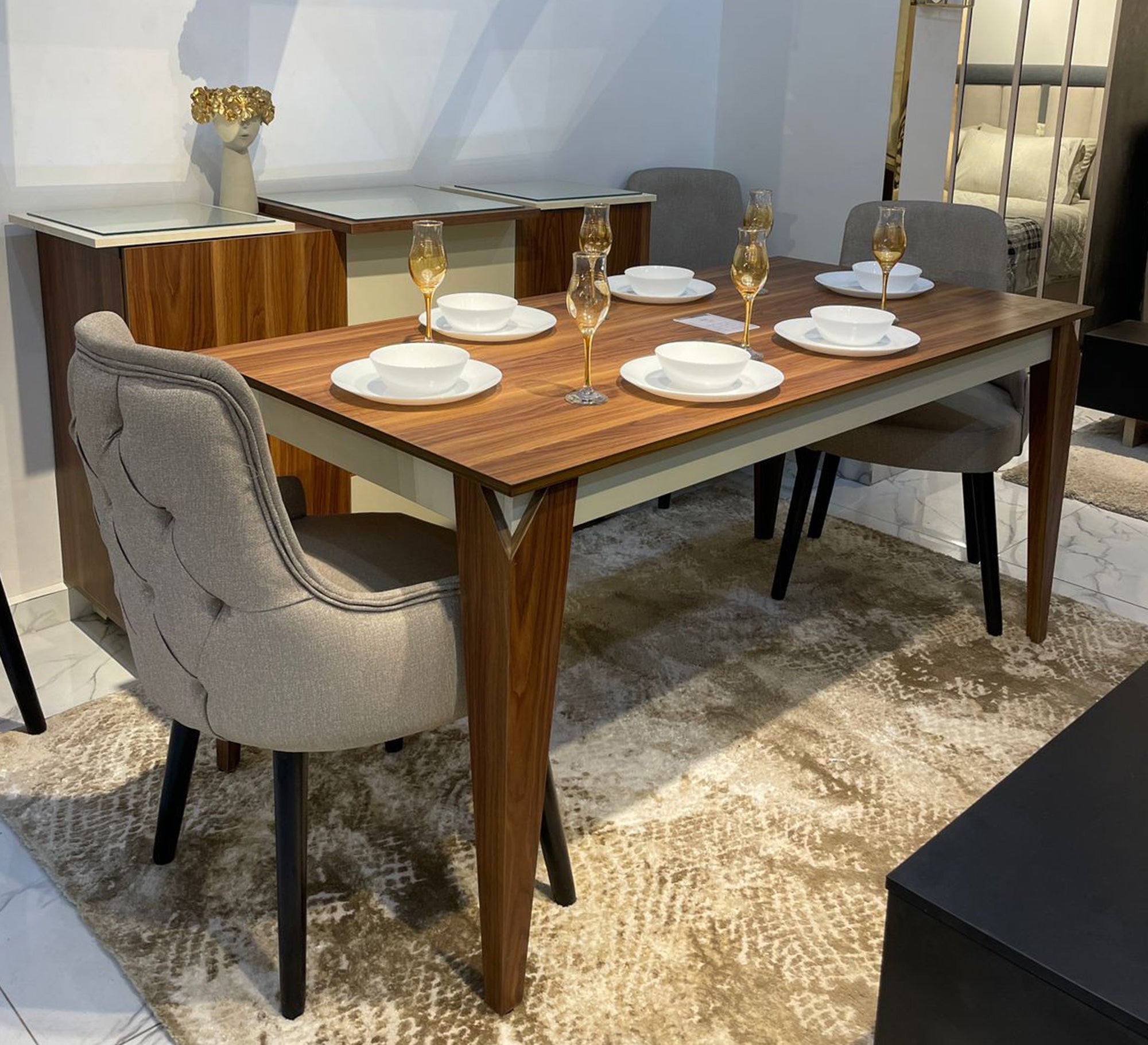 Comfortable dining room in white and light brown wood - Vitrine Furniture - Furniture