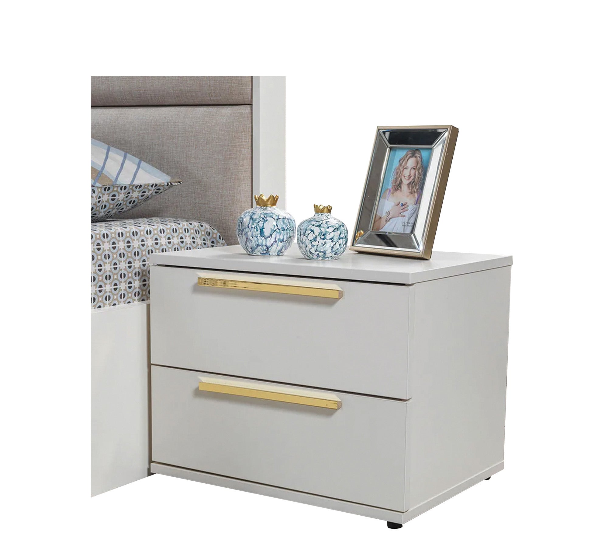 Complete bedroom in pearly white - Vitrine Furniture - Bed Sets