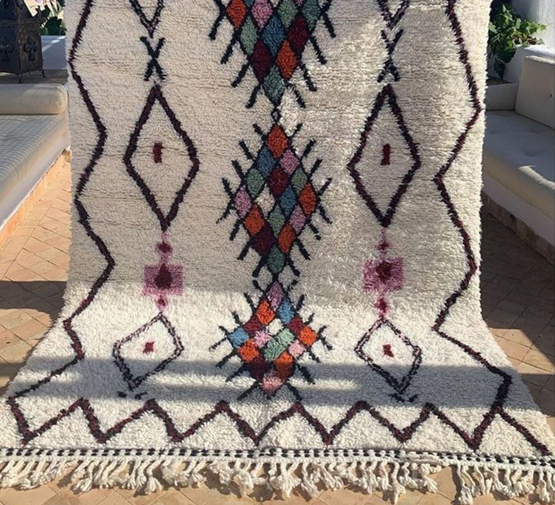 Creamy floor rug with triangular stripes - Vitrine Furniture - Accessories