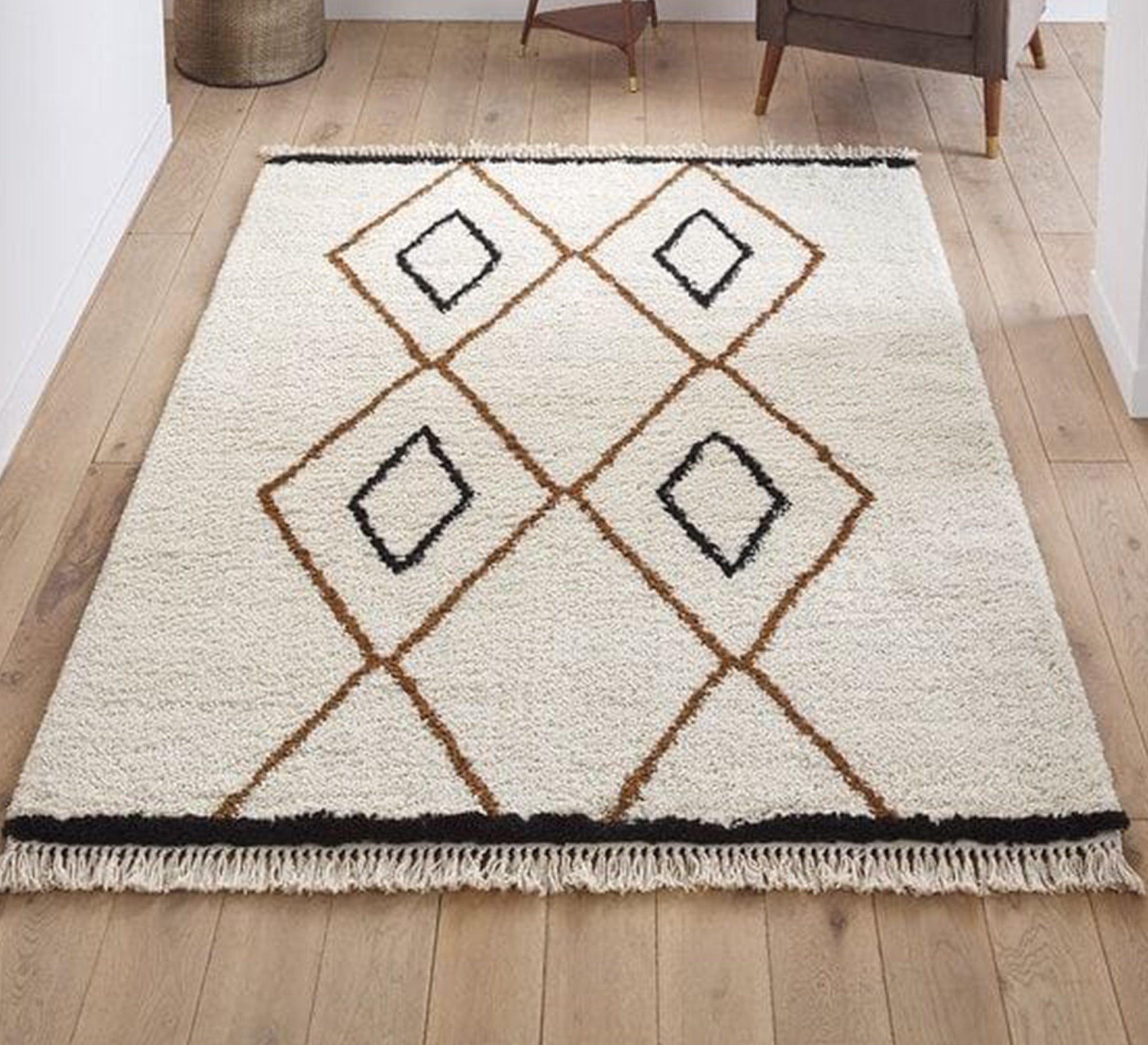 Creamy floor rug with triangular stripes - Vitrine Furniture - Accessories
