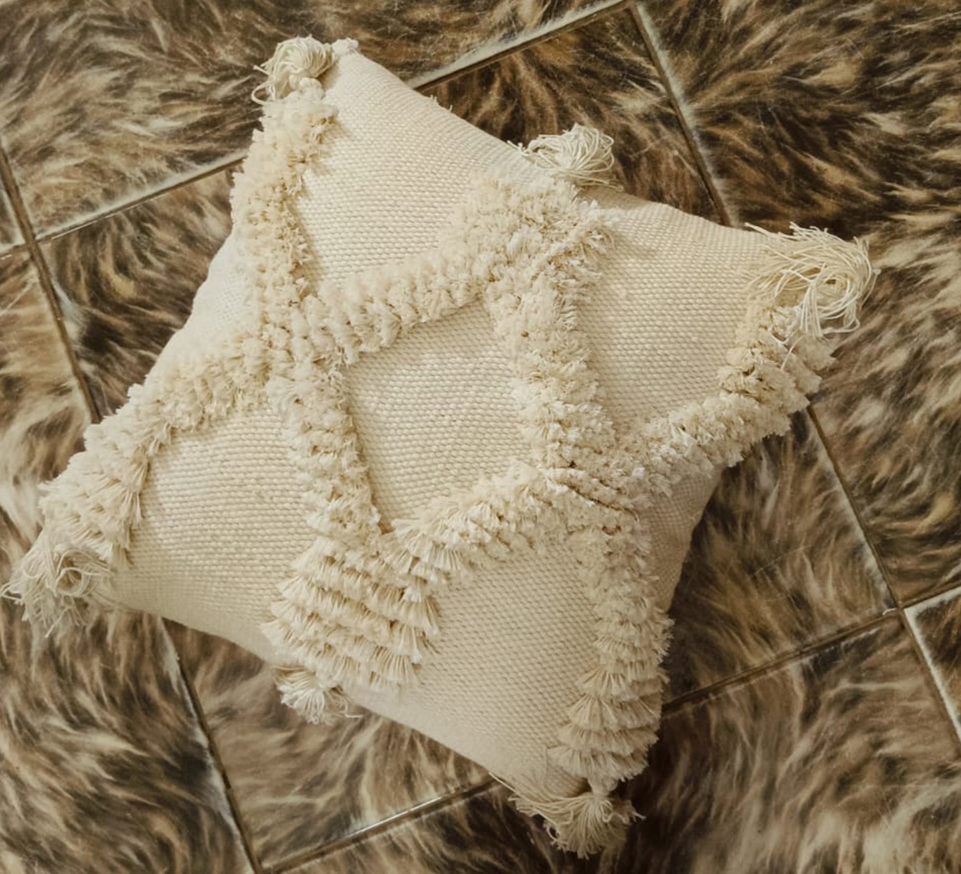 Cushions that complement the elegance of your sofa - Vitrine Furniture - Accessories