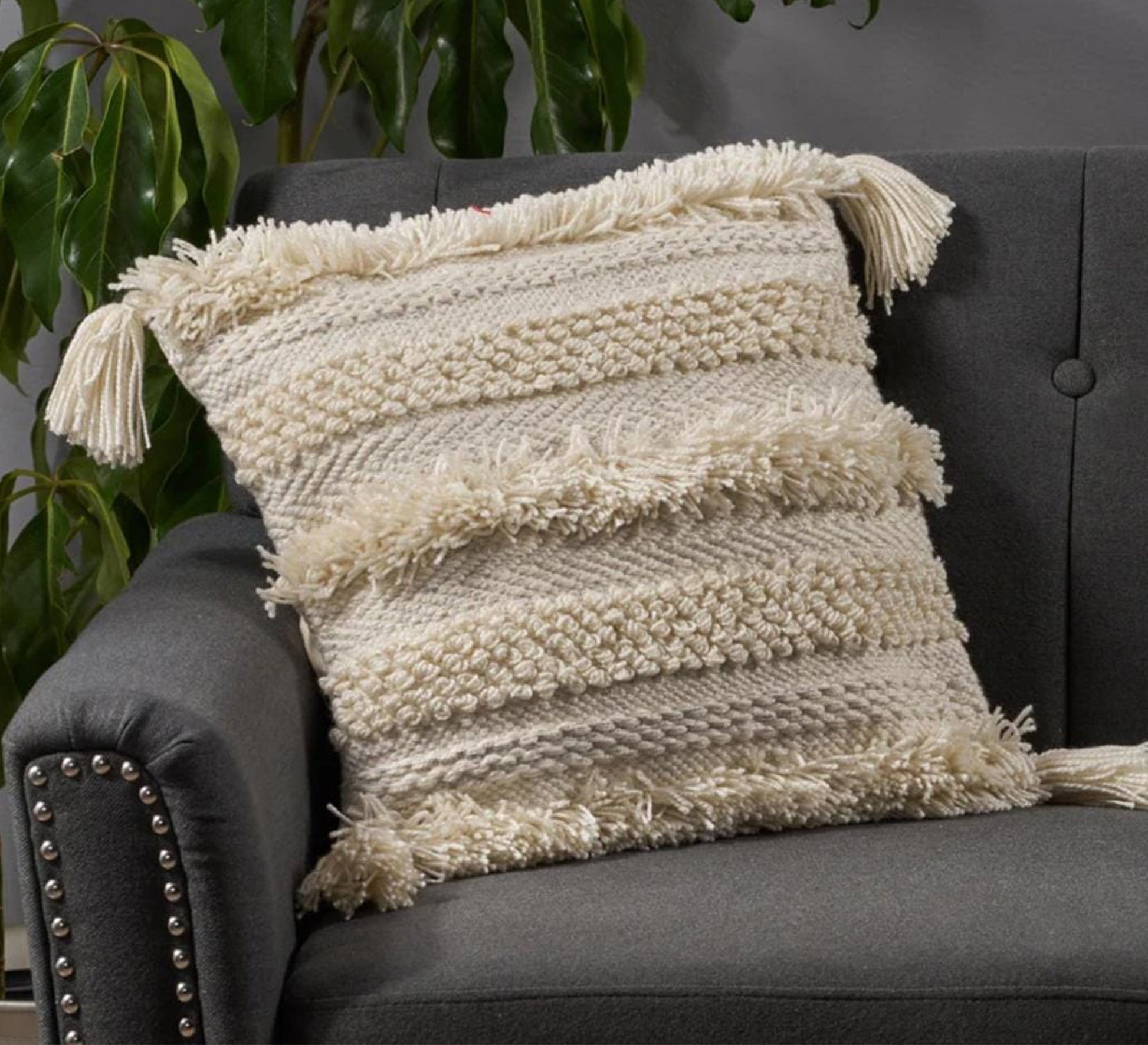 Cushions with dense decorative fringe - Vitrine Furniture - Accessories