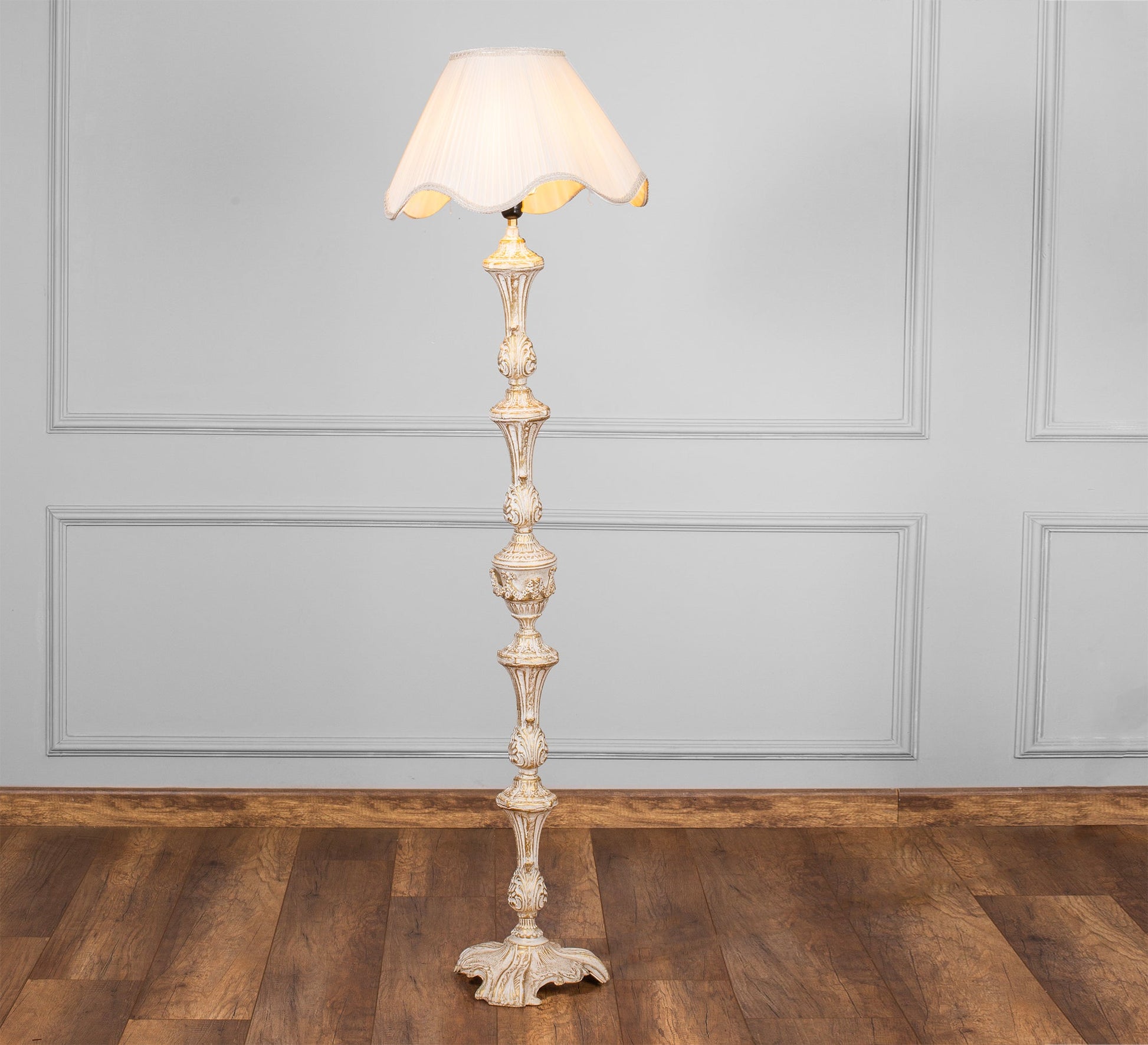 Decorative floor lamp with an artistic touch - Vitrine Furniture - Lighting