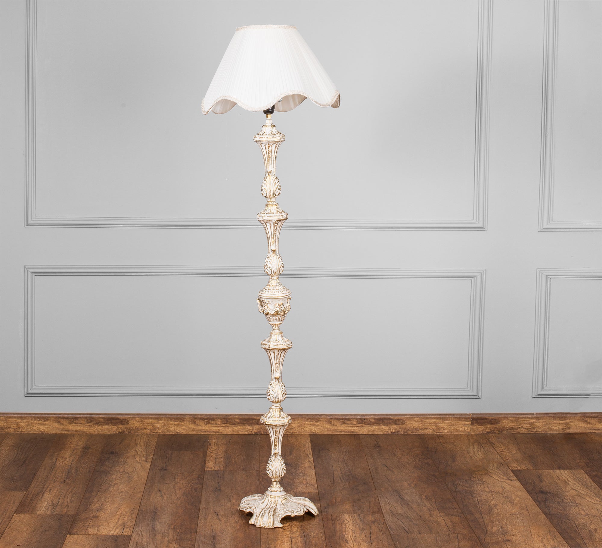 Decorative floor lamp with an artistic touch - Vitrine Furniture - Lighting