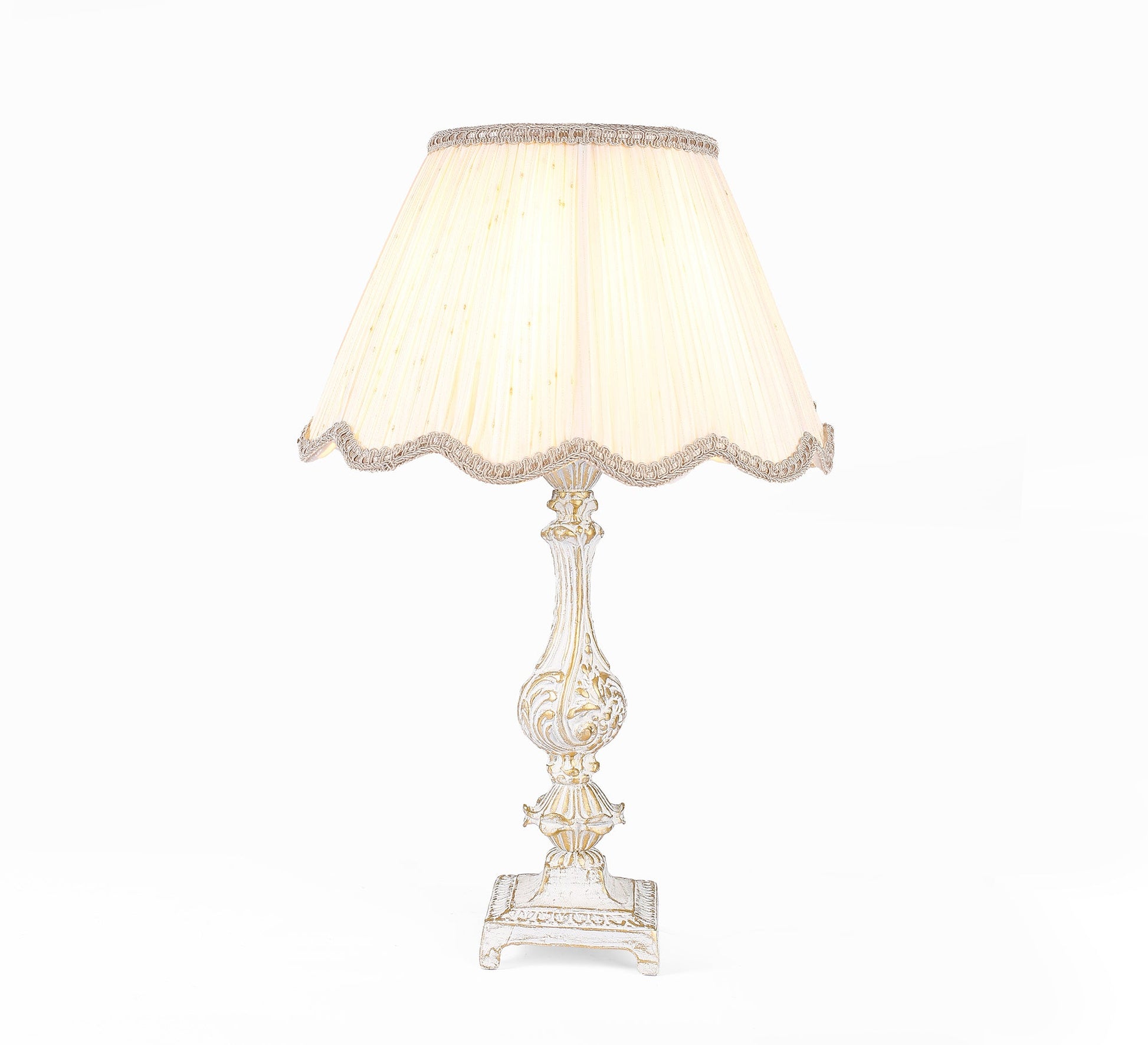 Decorative table lamp adds a classic touch - Vitrine Furniture - Lighting