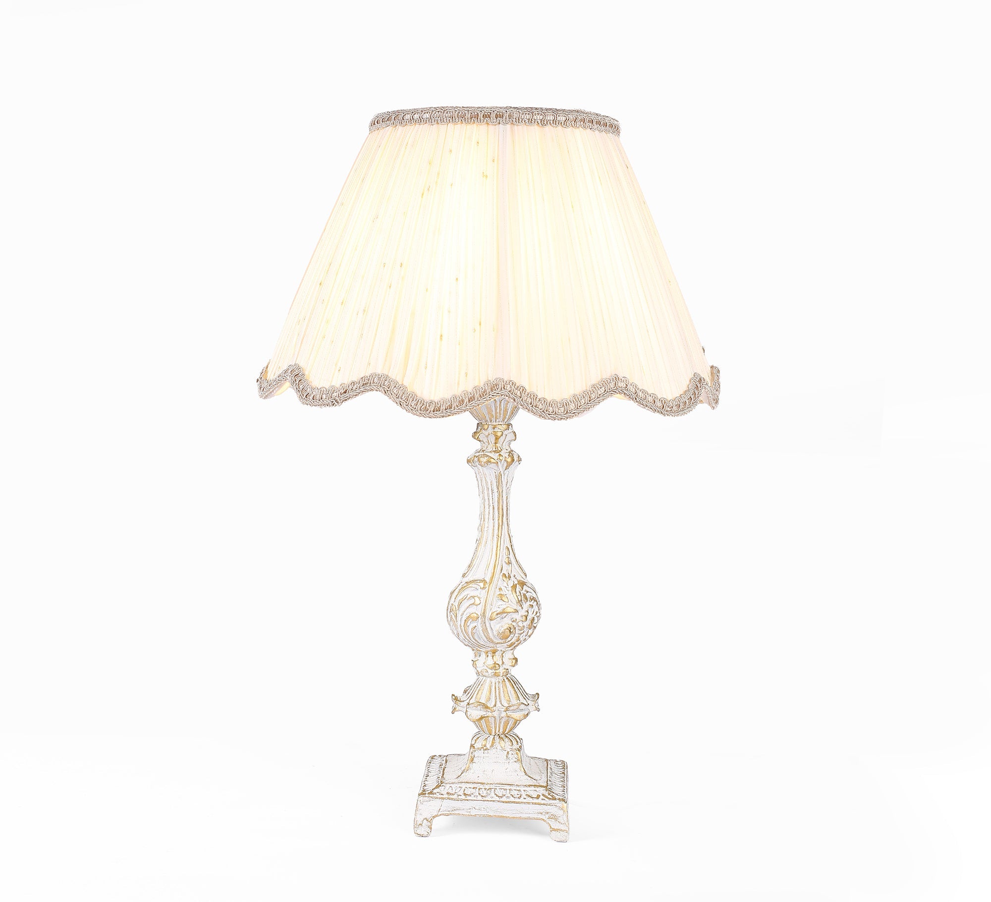 Decorative table lamp adds a classic touch - Vitrine Furniture - Lighting
