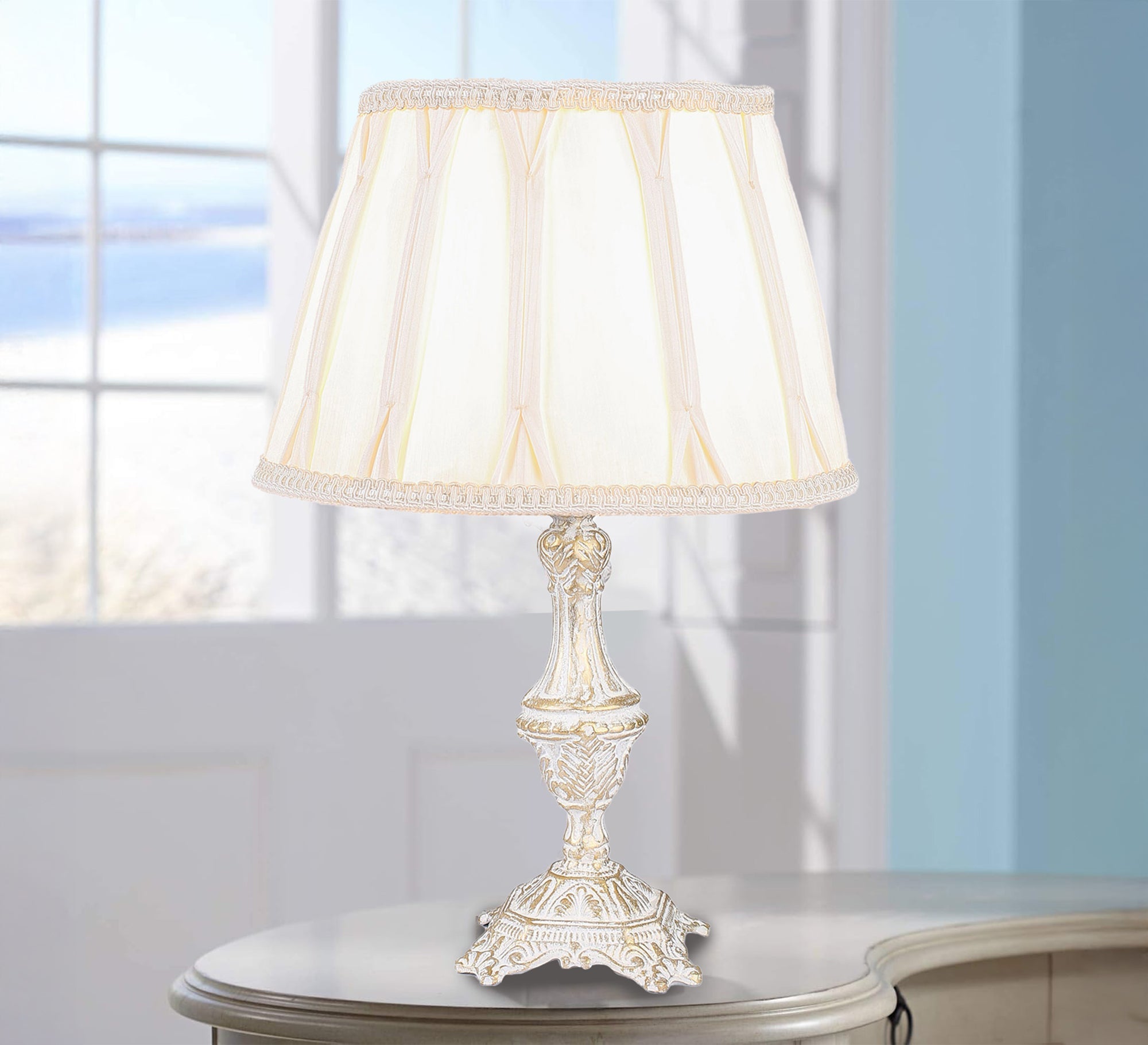 Decorative table lamp with an antique touch - Vitrine Furniture - Lighting