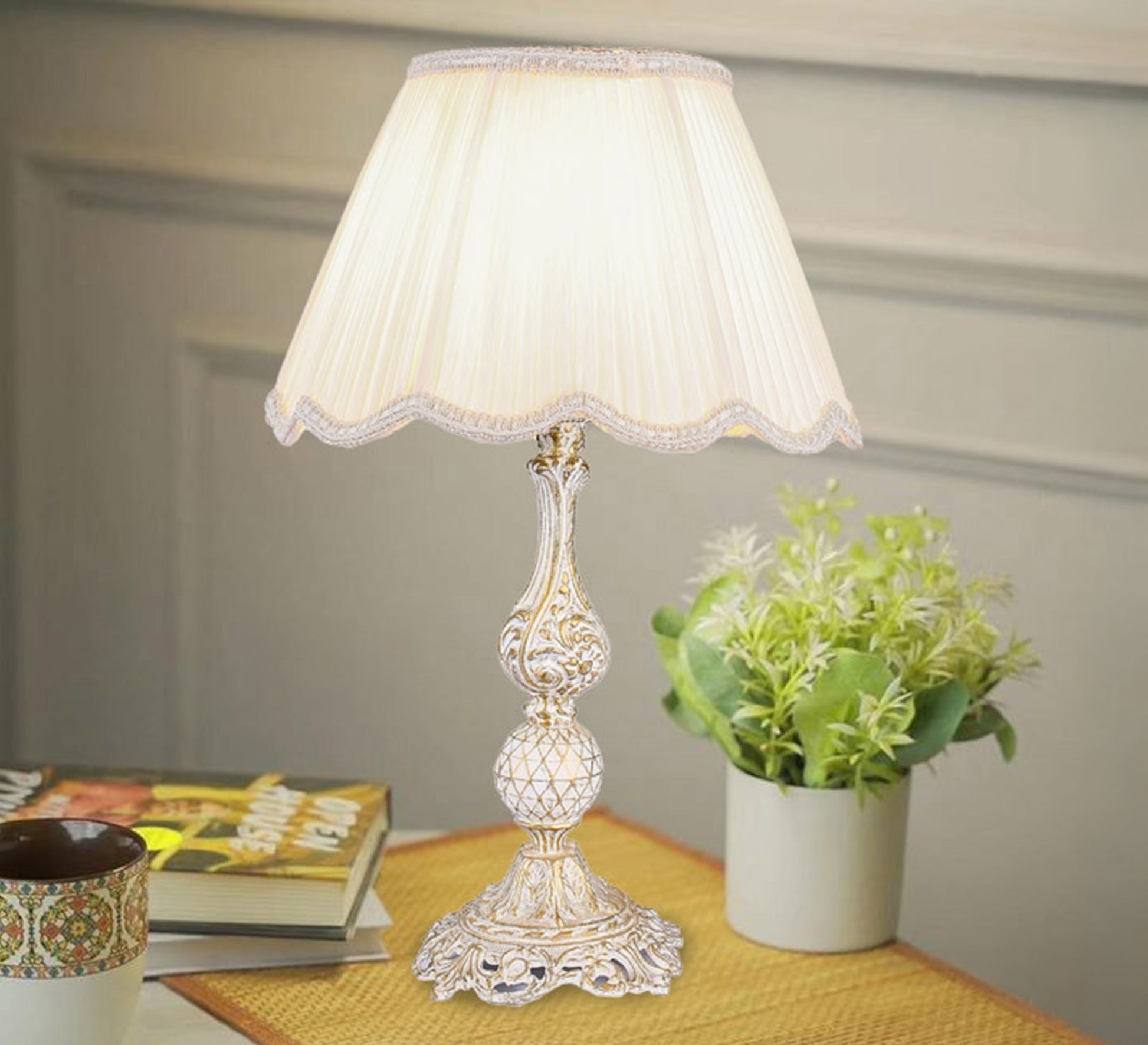 Decorative table lamp with an artistic touch - Vitrine Furniture - Lighting