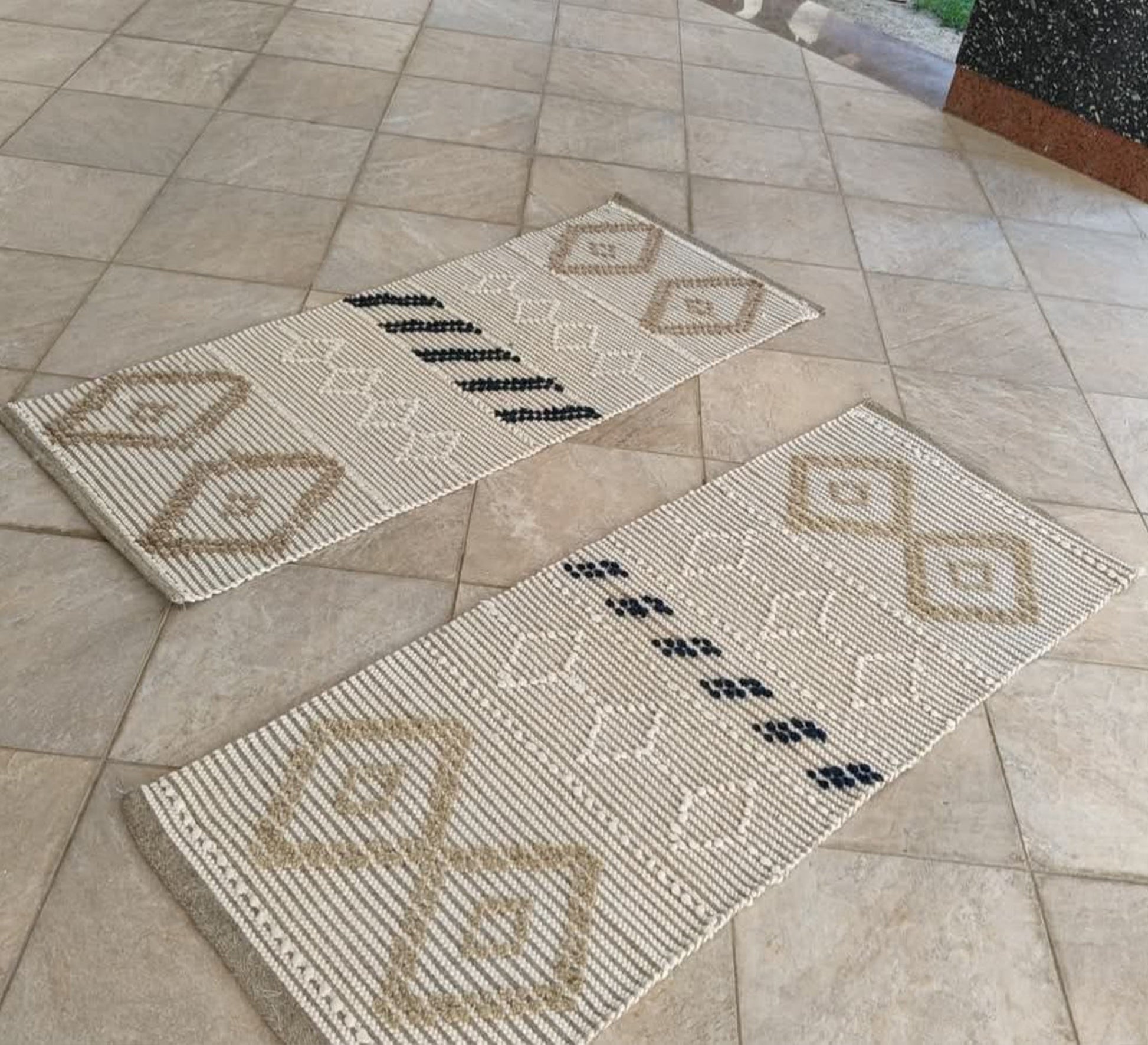 Double runner rug, traditional pattern, symmetrical design - Vitrine Furniture - Accessories