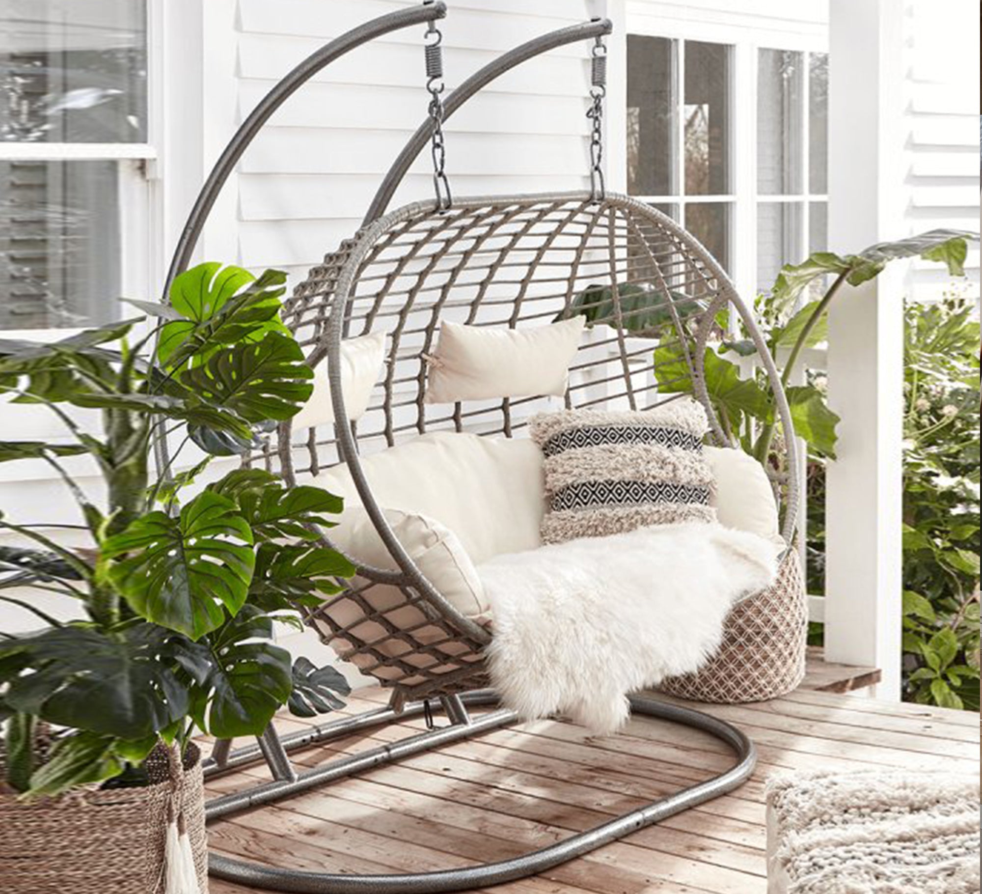 Double Sofa - Luxurious Comfort with Hanging Arms - Vitrine Furniture - Outdoor Products