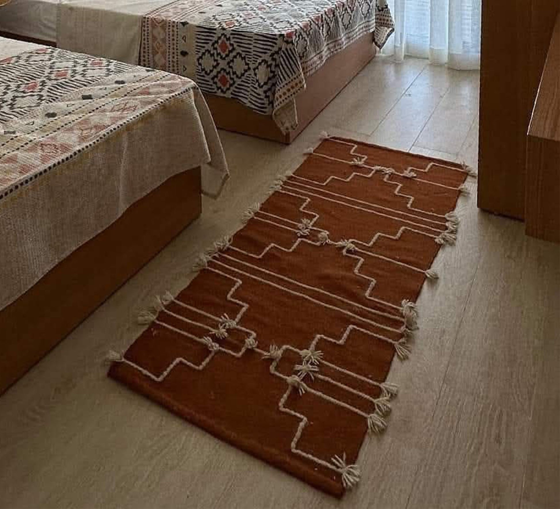 Earthy brown rug with white zigzag stripes - Vitrine Furniture - Accessories