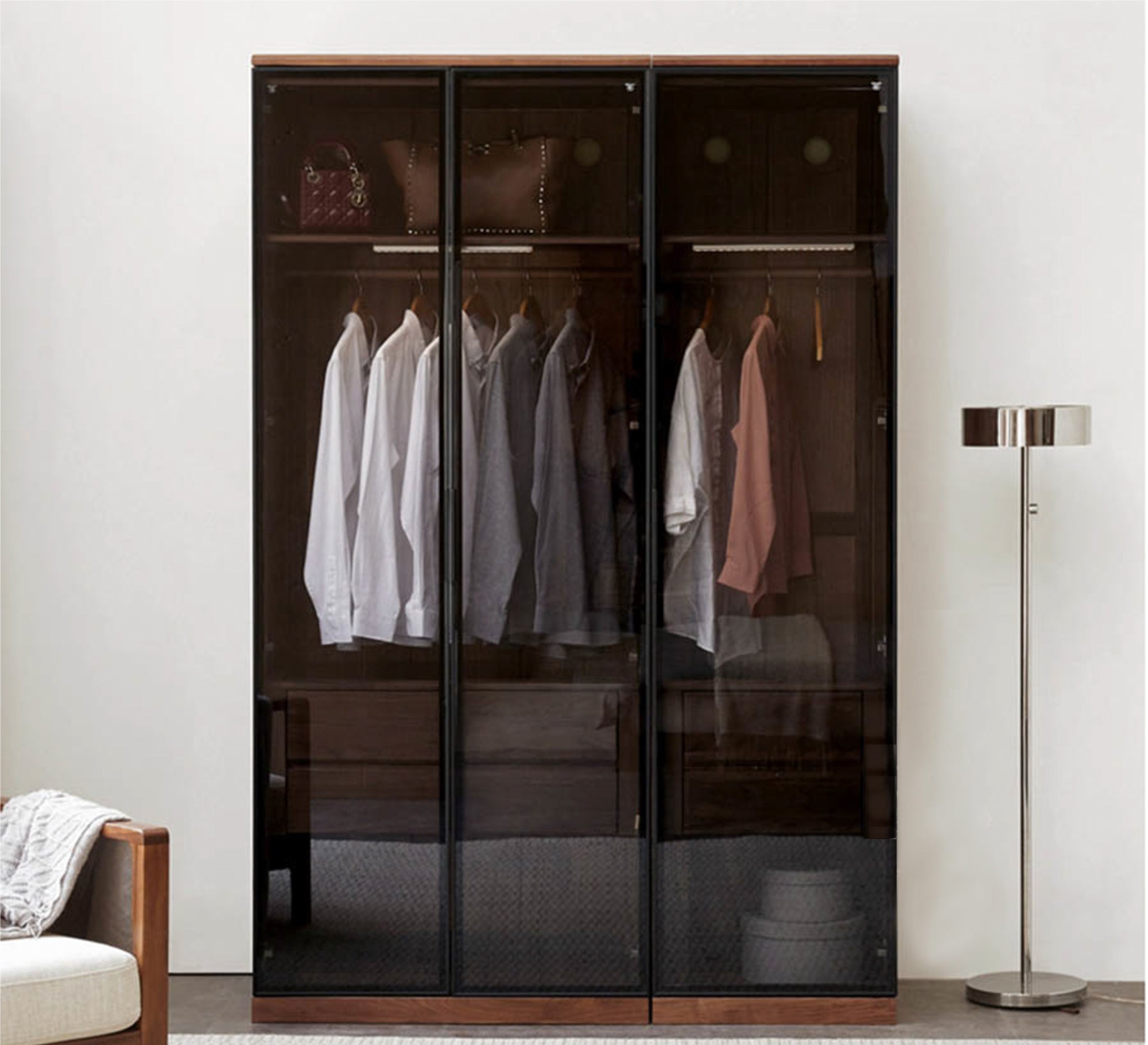 Elegance Wardrobe with Chic Glass Leaf Design, Modern Flair - Vitrine Furniture - Furniture