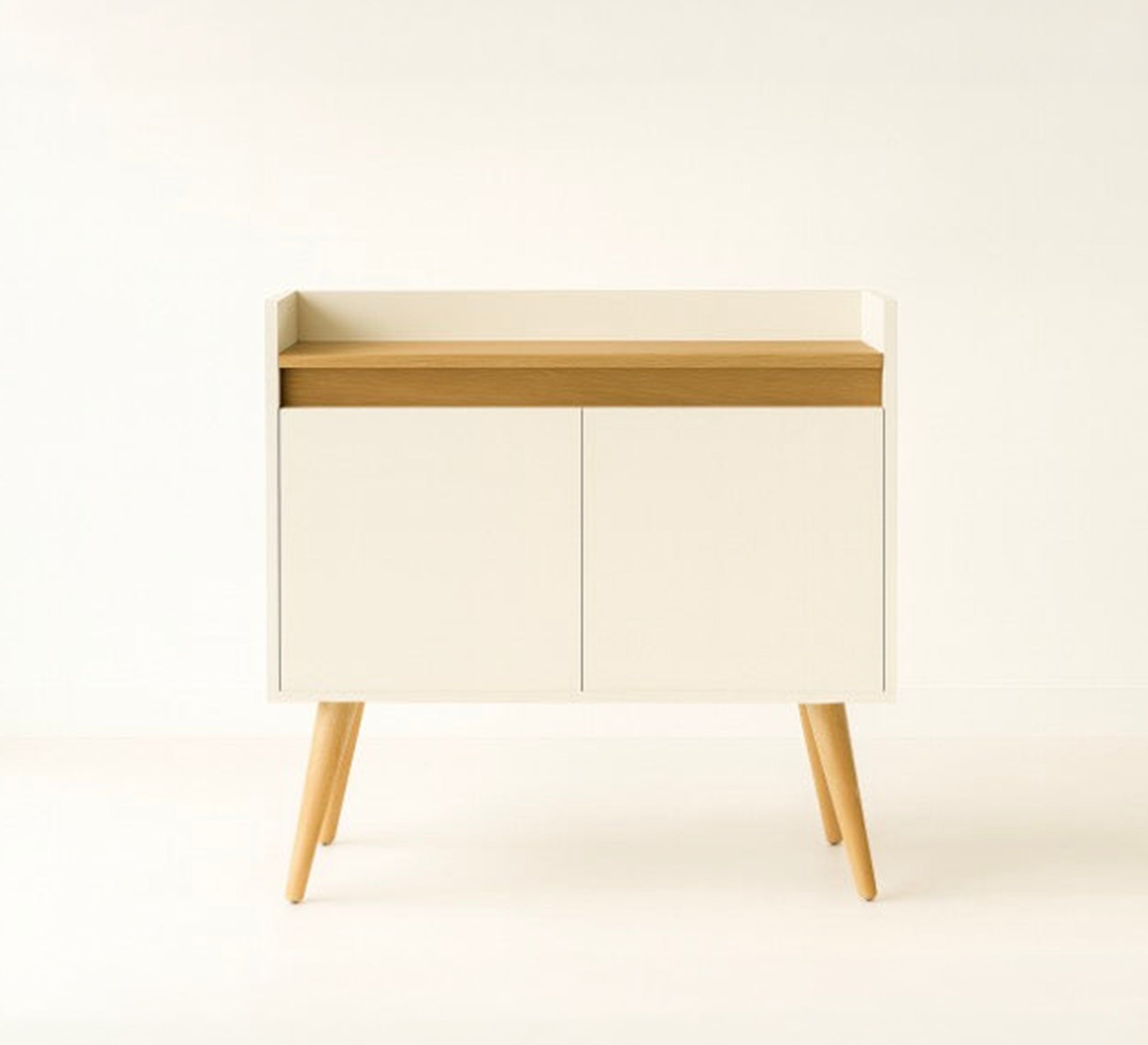Elegant coffee corner with a wooden top and wooden legs - Vitrine Furniture - Coffee Corner