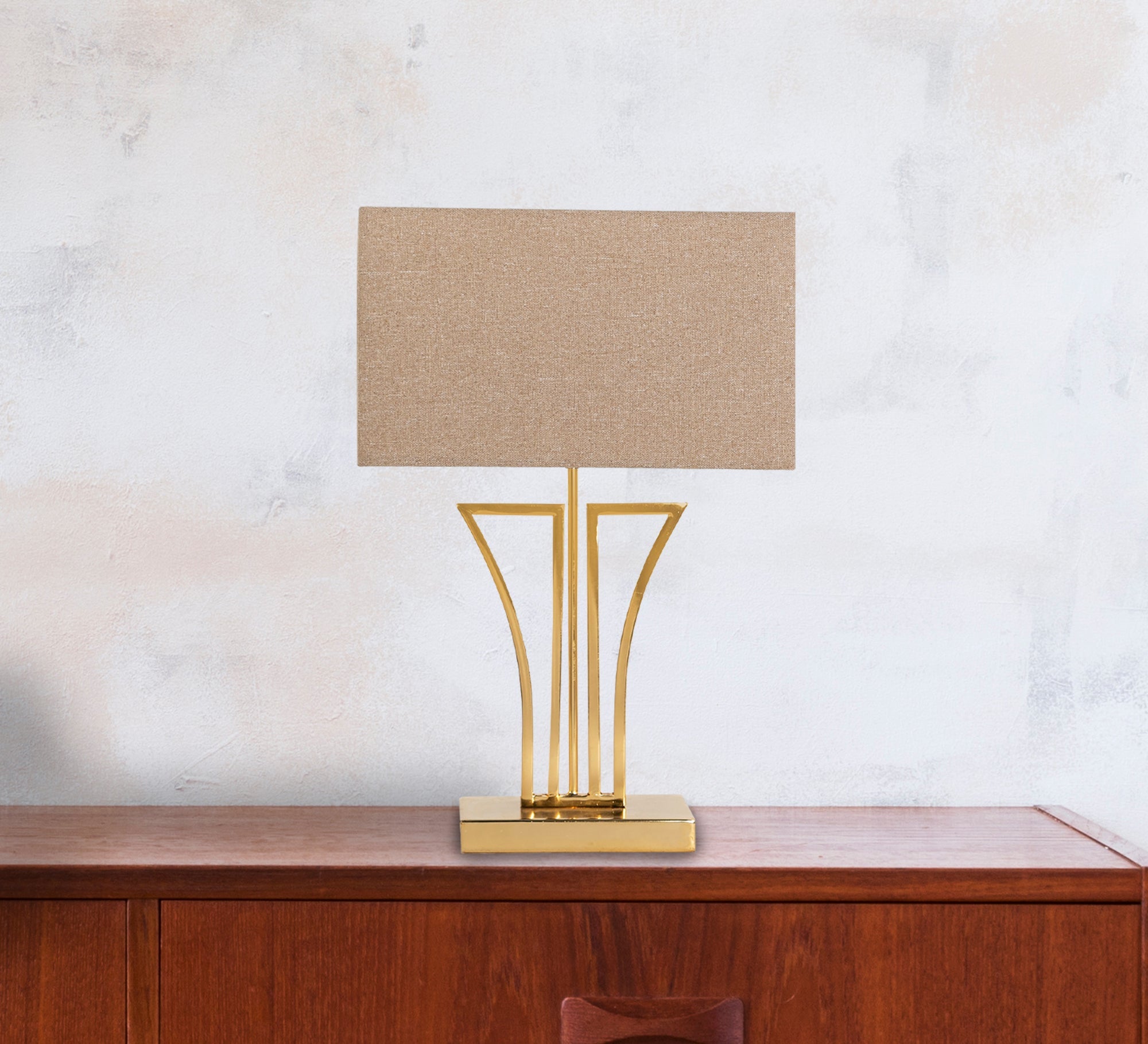 Elegant lamp with a geometric base - Vitrine Furniture - Lighting