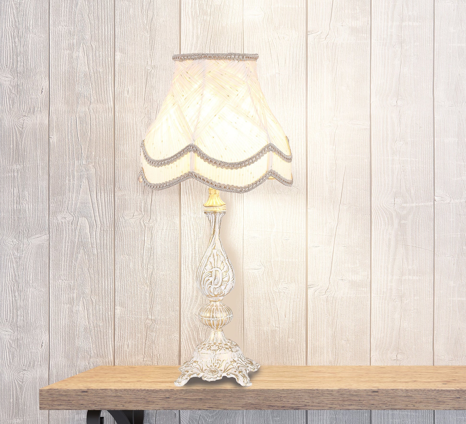 Elegant table lamp with a luxurious touch - Vitrine Furniture - Lighting