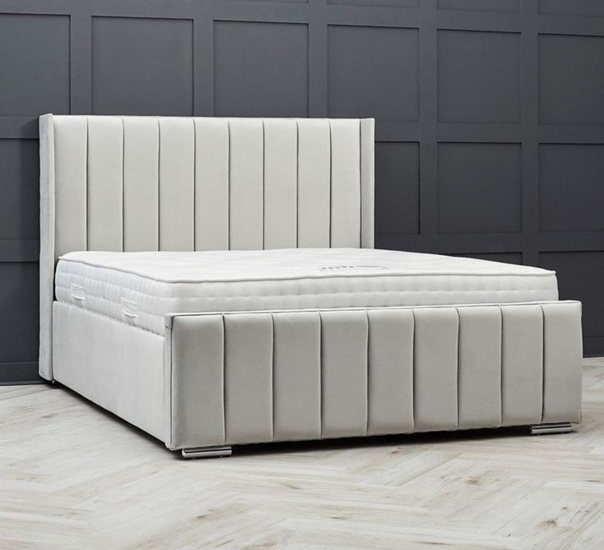 Elegant upholstered bed with comfortable and modern vertical lines - Vitrine Furniture - Furniture
