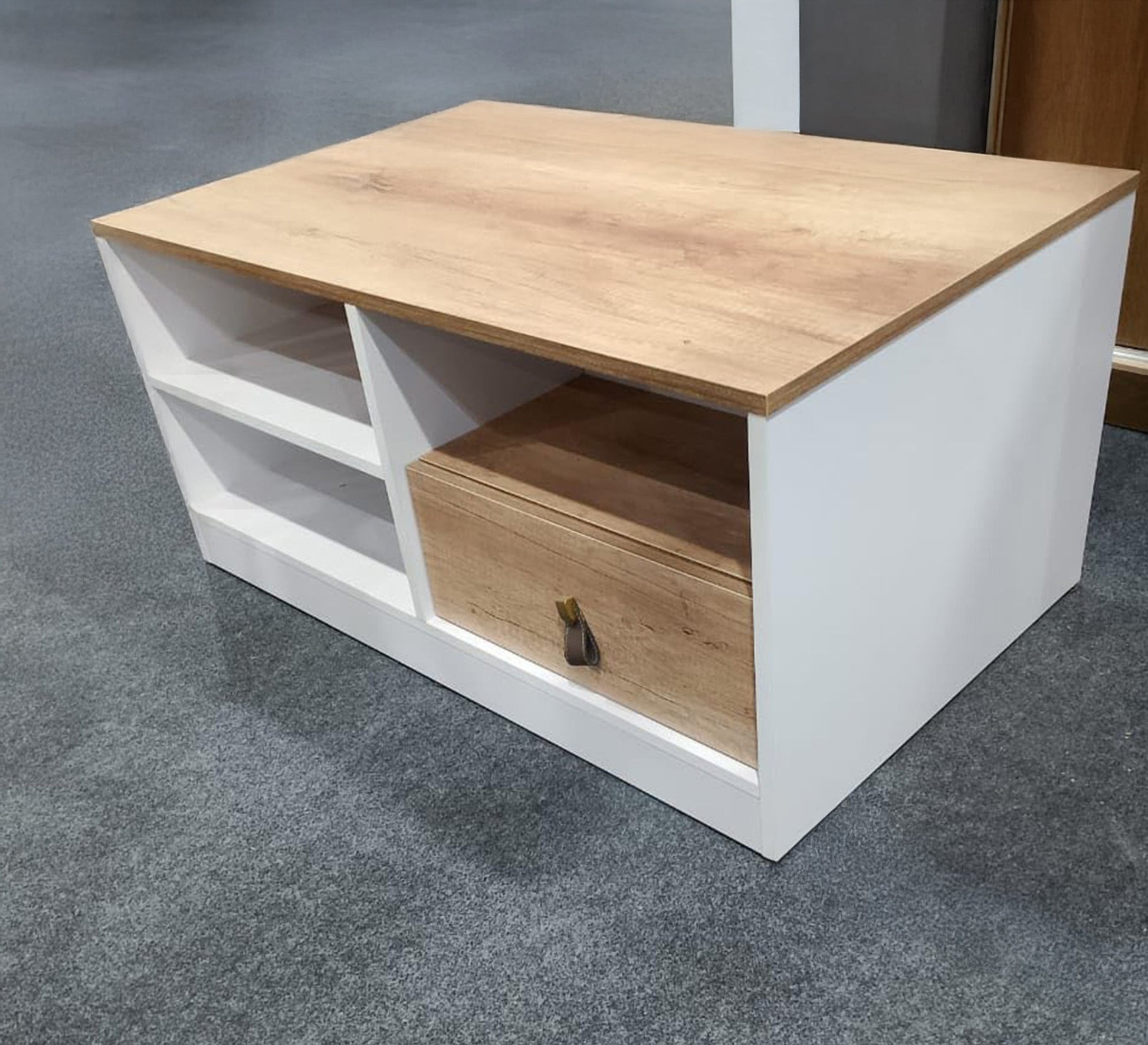 Elegant white coffee table - Vitrine Furniture - Furniture