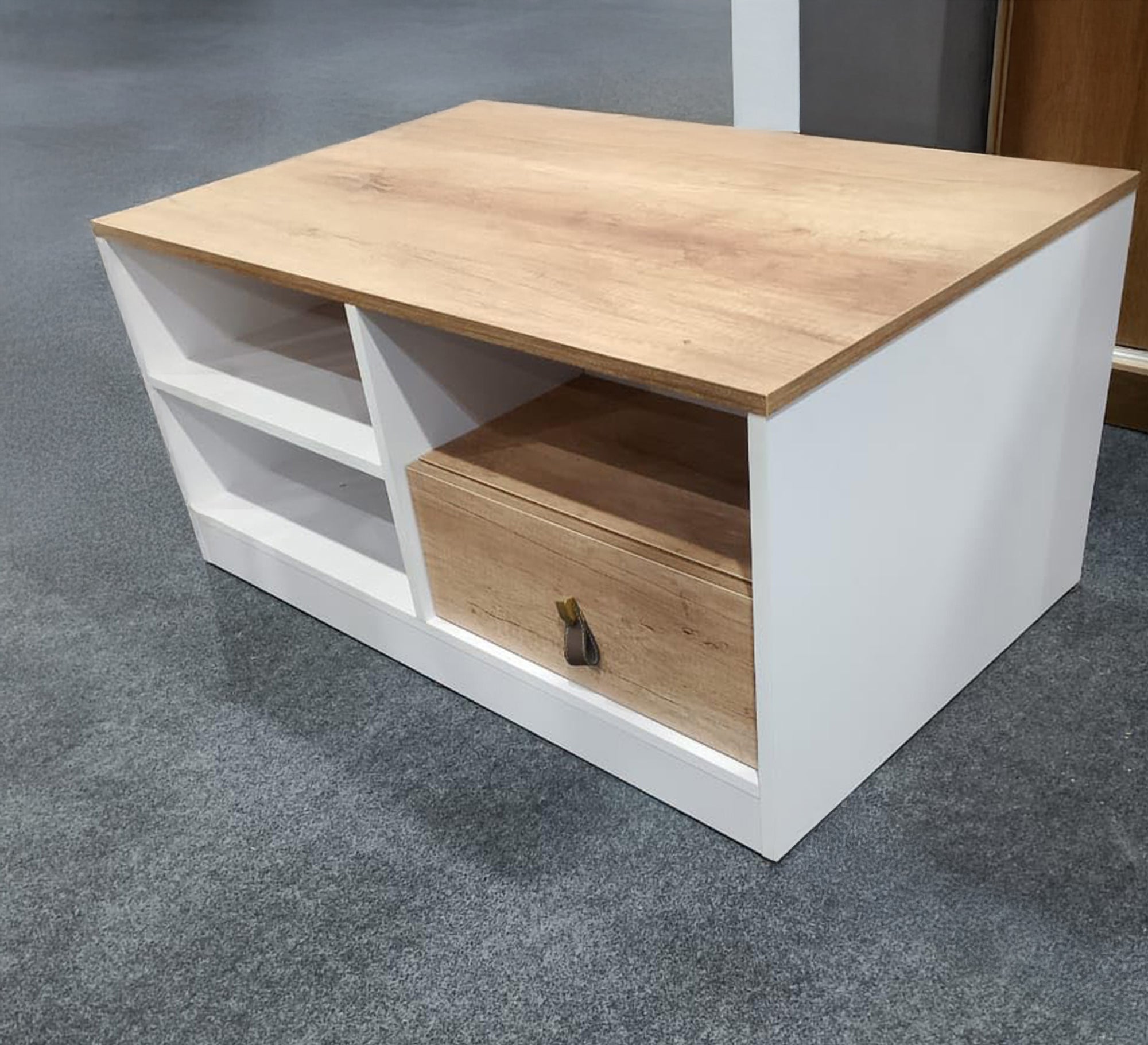 Elegant white coffee table - Vitrine Furniture - Furniture