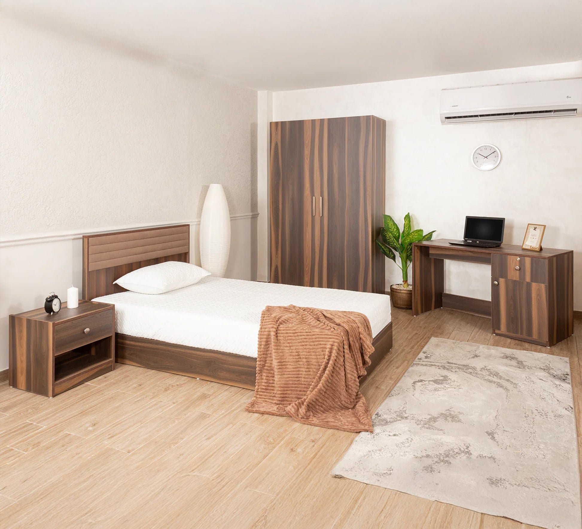 Elegant wooden bedroom - Vitrine Furniture - Furniture