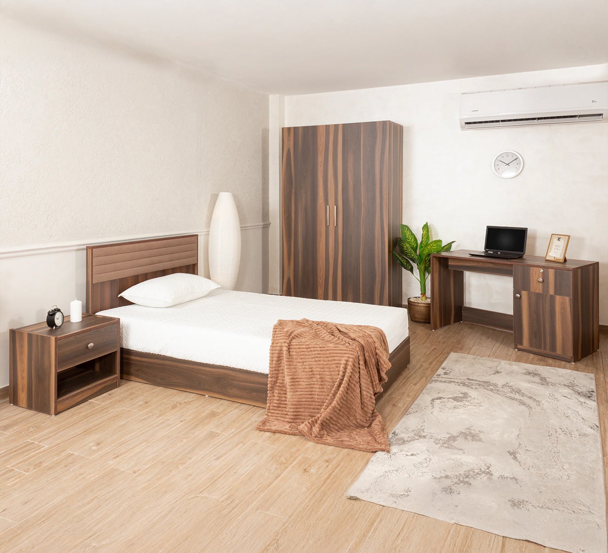 Elegant wooden bedroom - Vitrine Furniture - Furniture