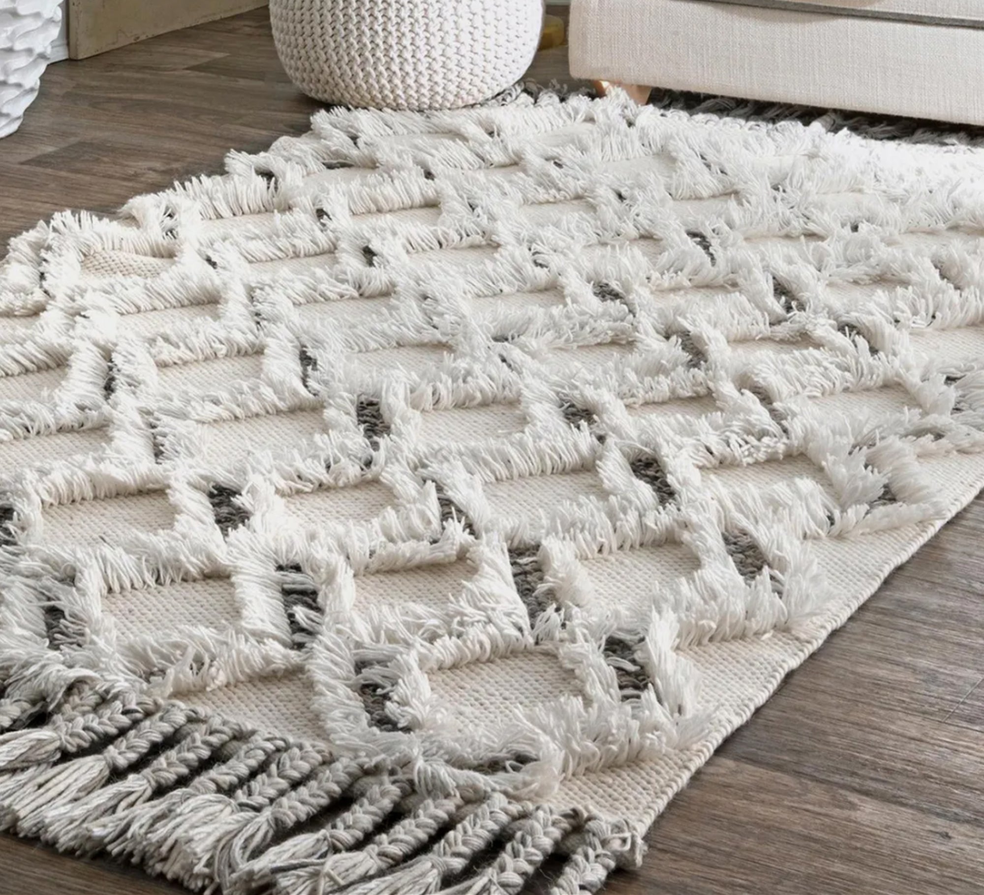 Exquisitely crafted rug - Vitrine Furniture - Accessories