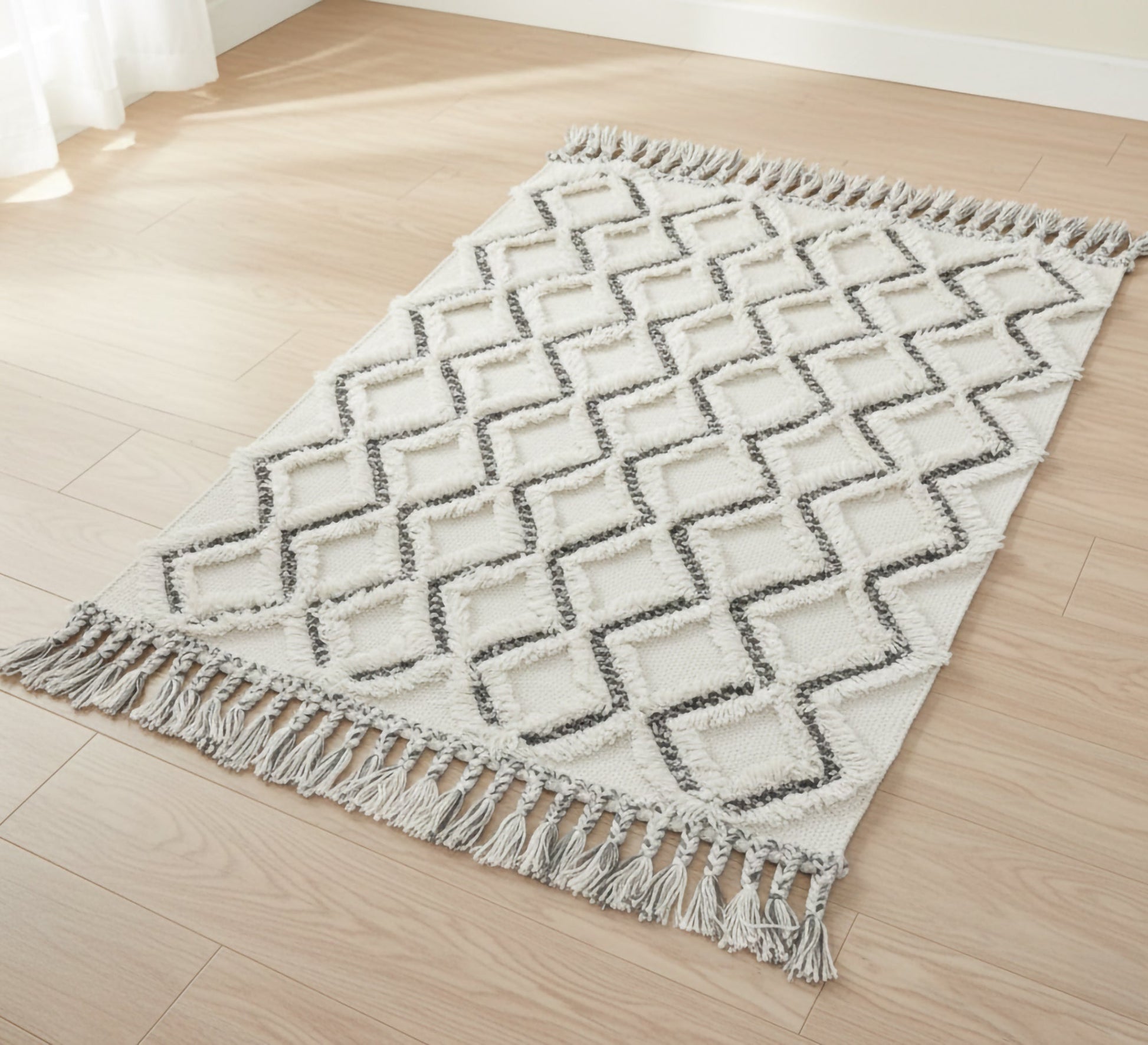 Exquisitely crafted rug - Vitrine Furniture - Accessories