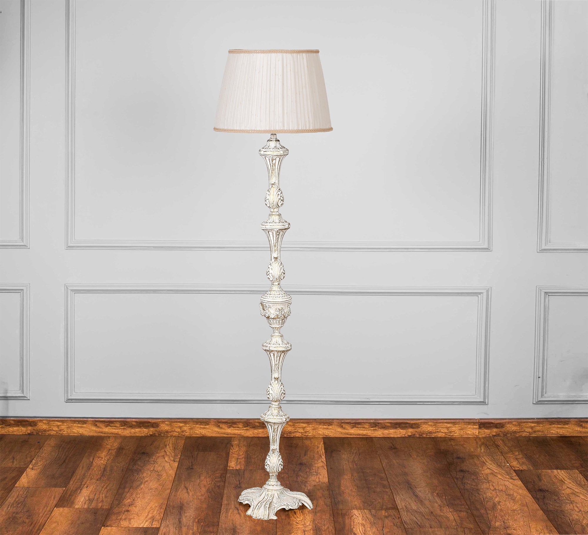 Floor lantern adds classic luxury - Vitrine Furniture - Lighting