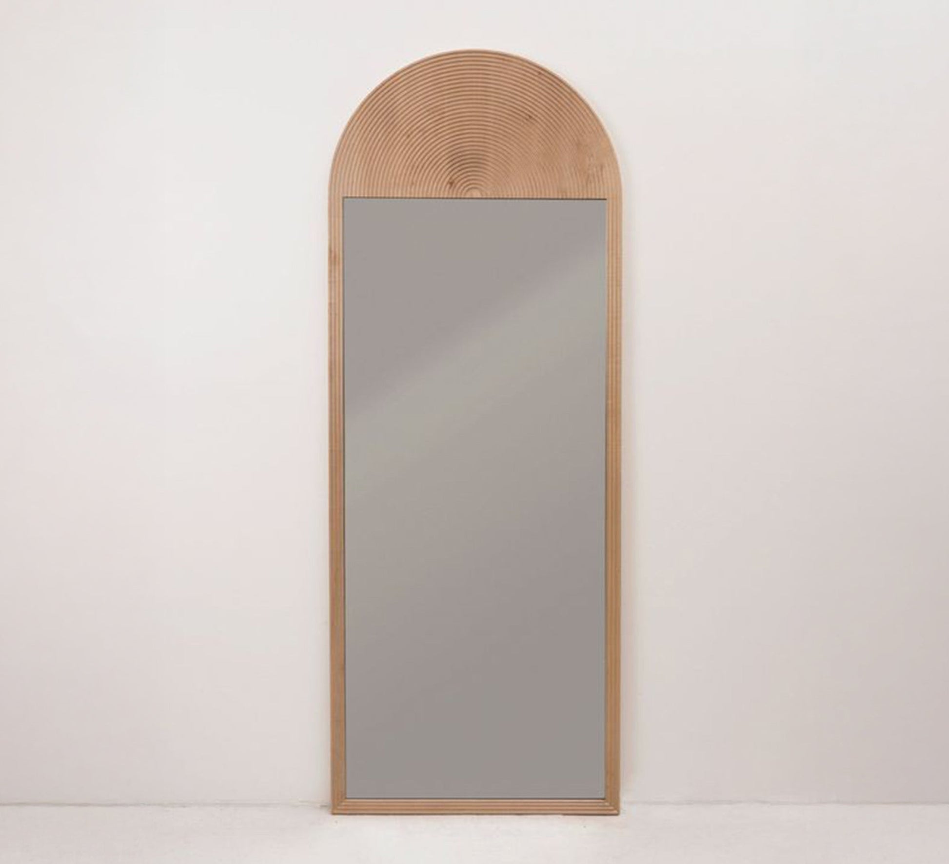 Floor mirror for a modern design for a space Living Room - Vitrine Furniture - Décor