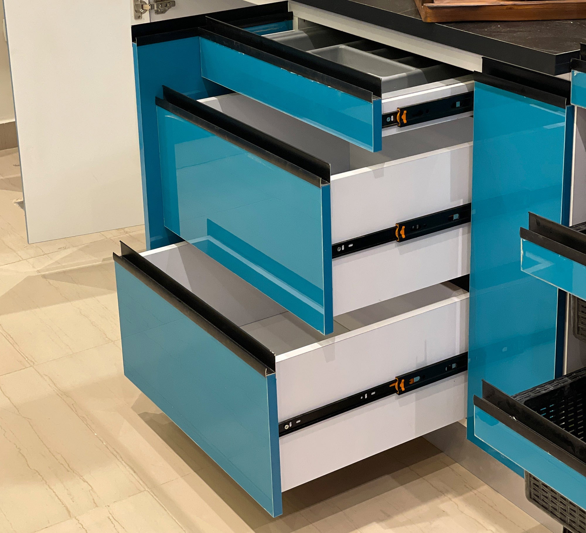 Full kitchen turquoise – Vitrine Furniture