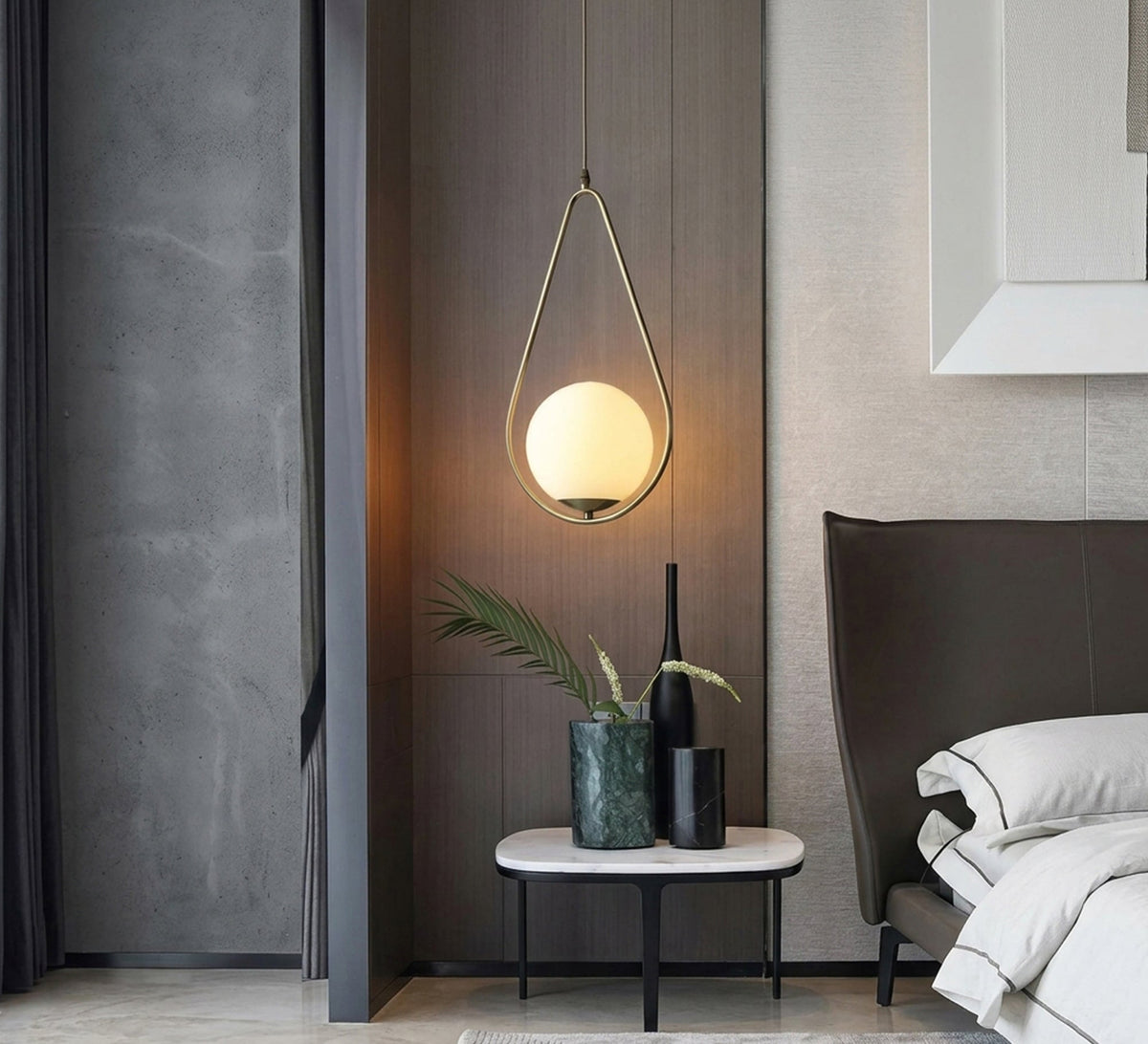 Gold pendant with a teardrop frame and a glass globe - Vitrine Furniture - Ceiling lights