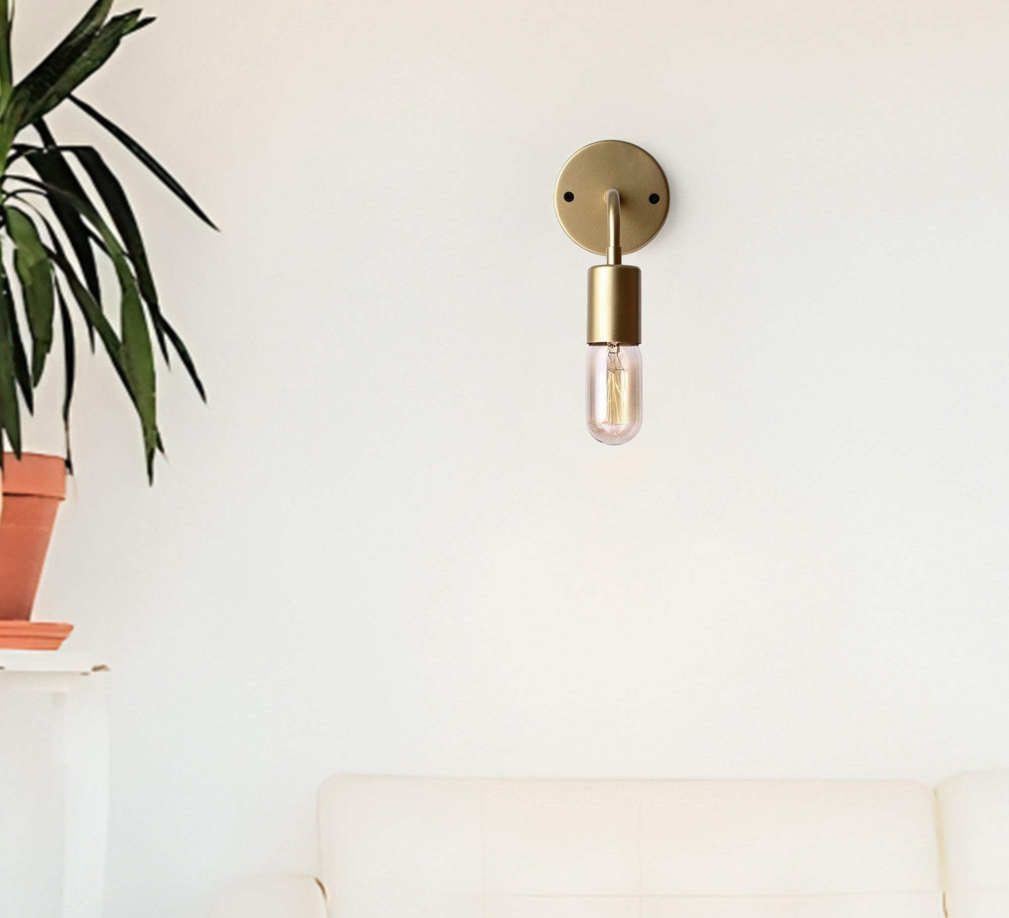 Gold Wall ablique - Vitrine Furniture - Lighting