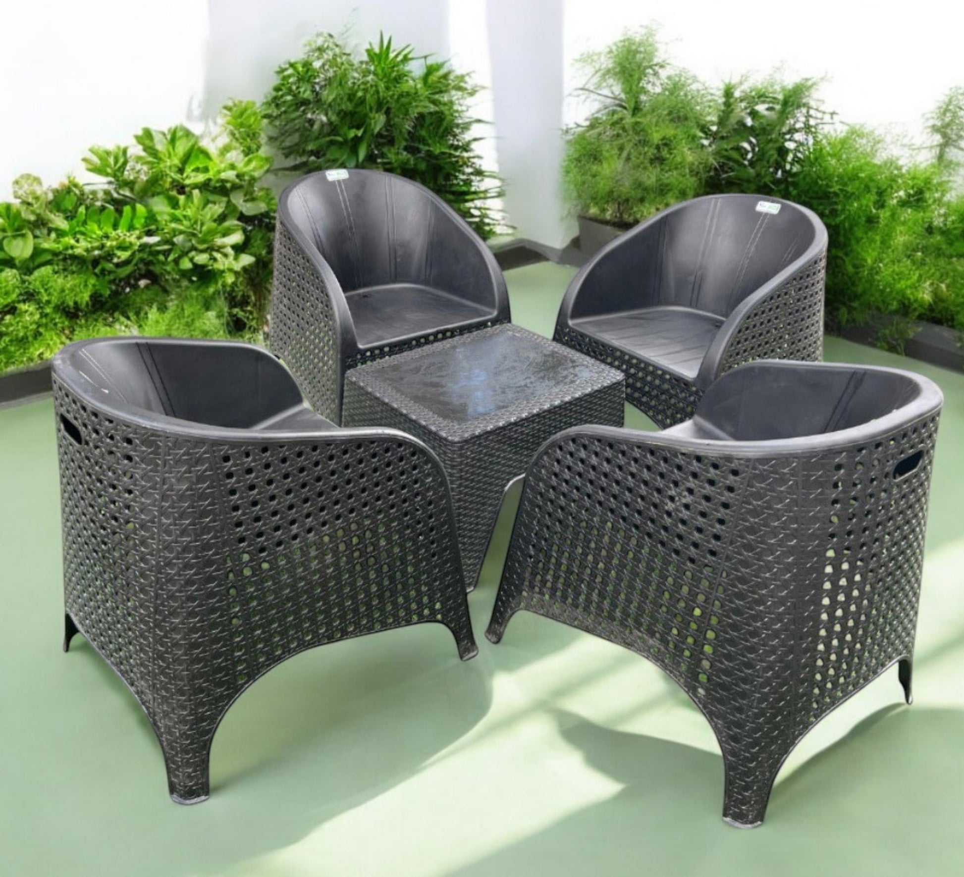 Gray outdoor set with four chairs and a table - Vitrine Furniture - Outdoor Products