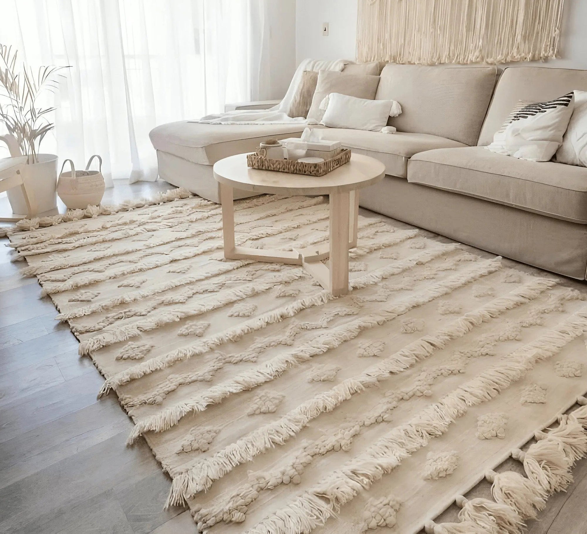 Handwoven rug with short fringes - Vitrine Furniture - Accessories