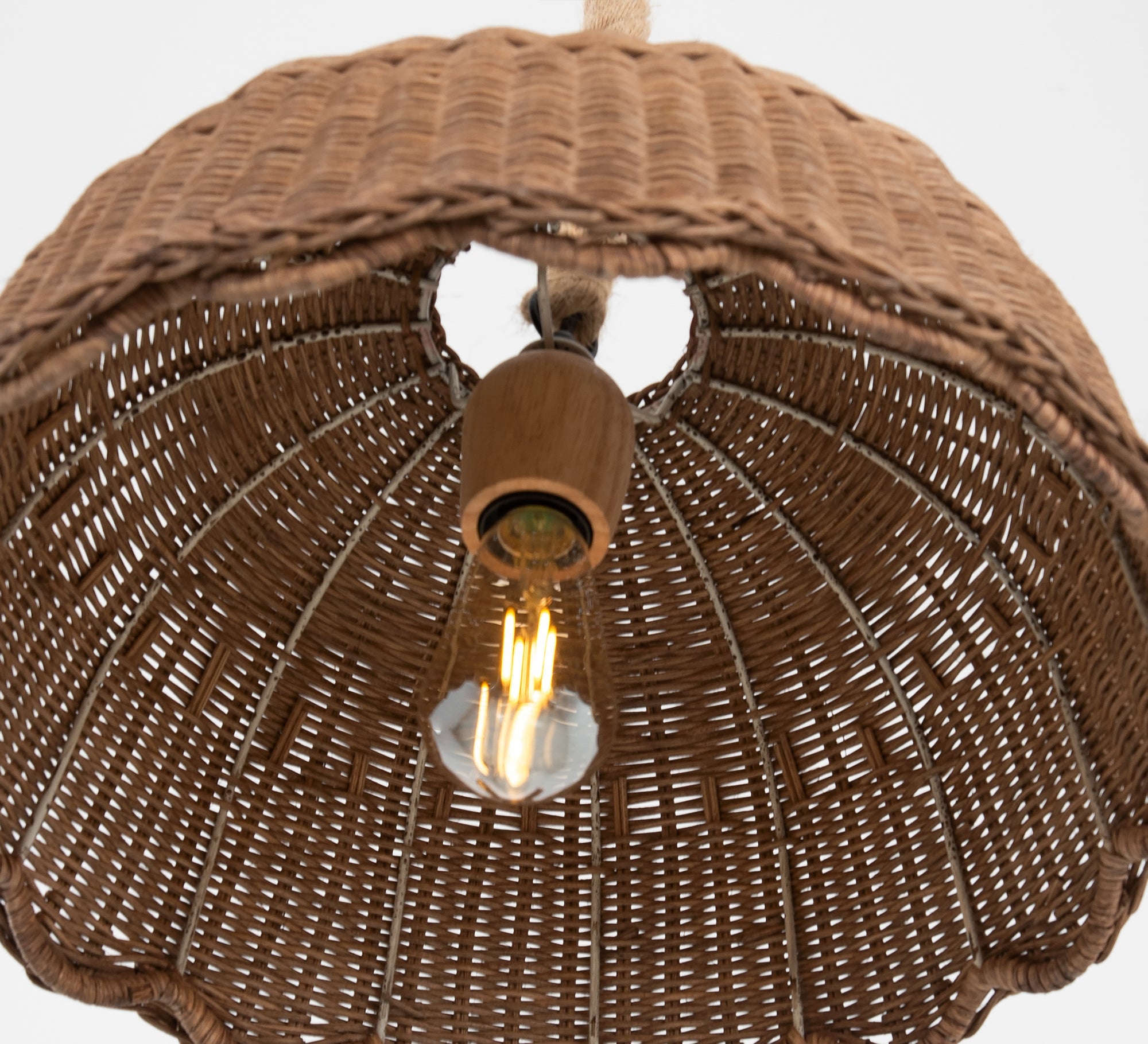 Hat - shaped chandelier with wavy edges - Vitrine Furniture - Ceiling lights