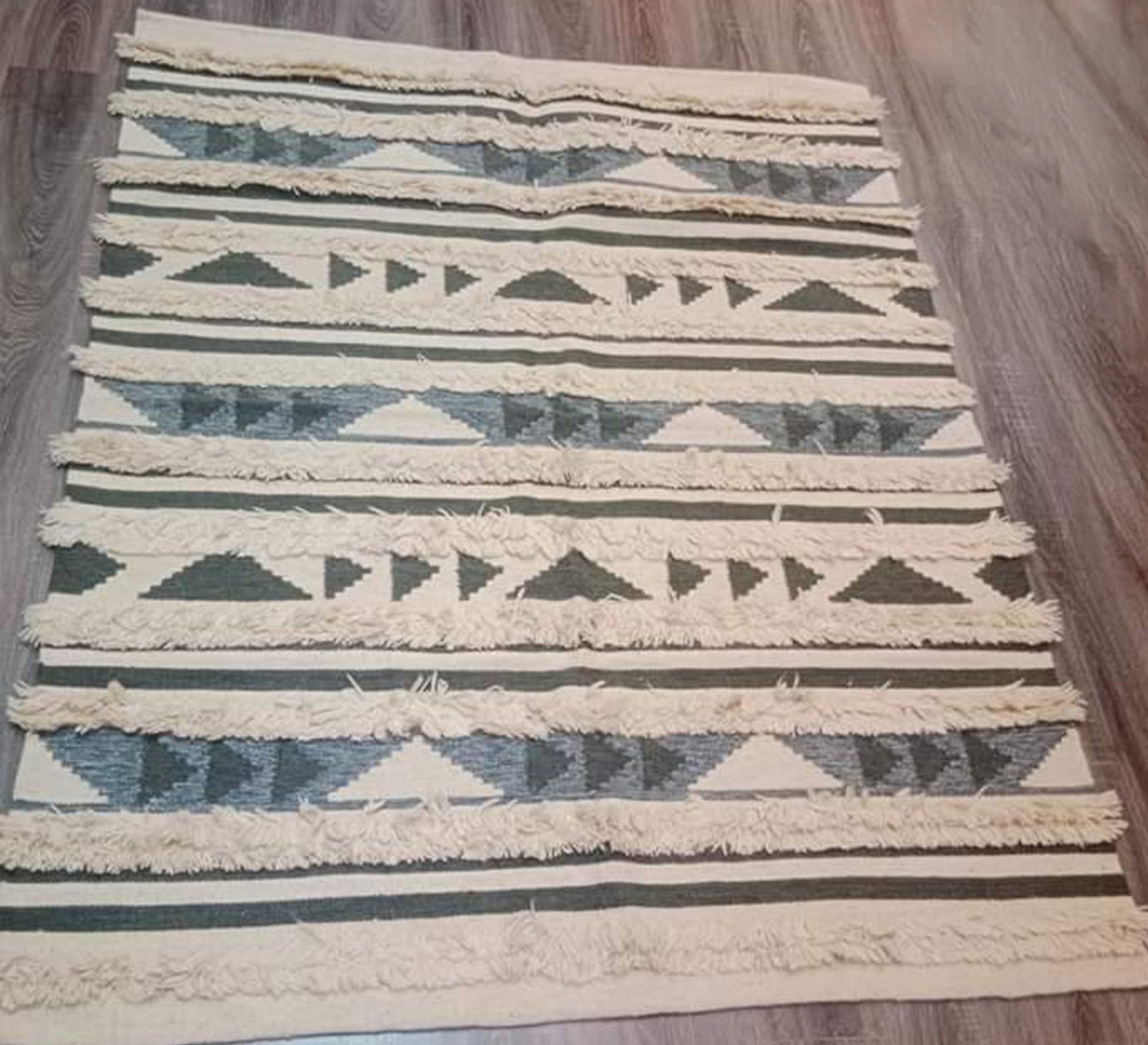 Horizontally striped pile rug with triangle patterns - Vitrine Furniture - Accessories