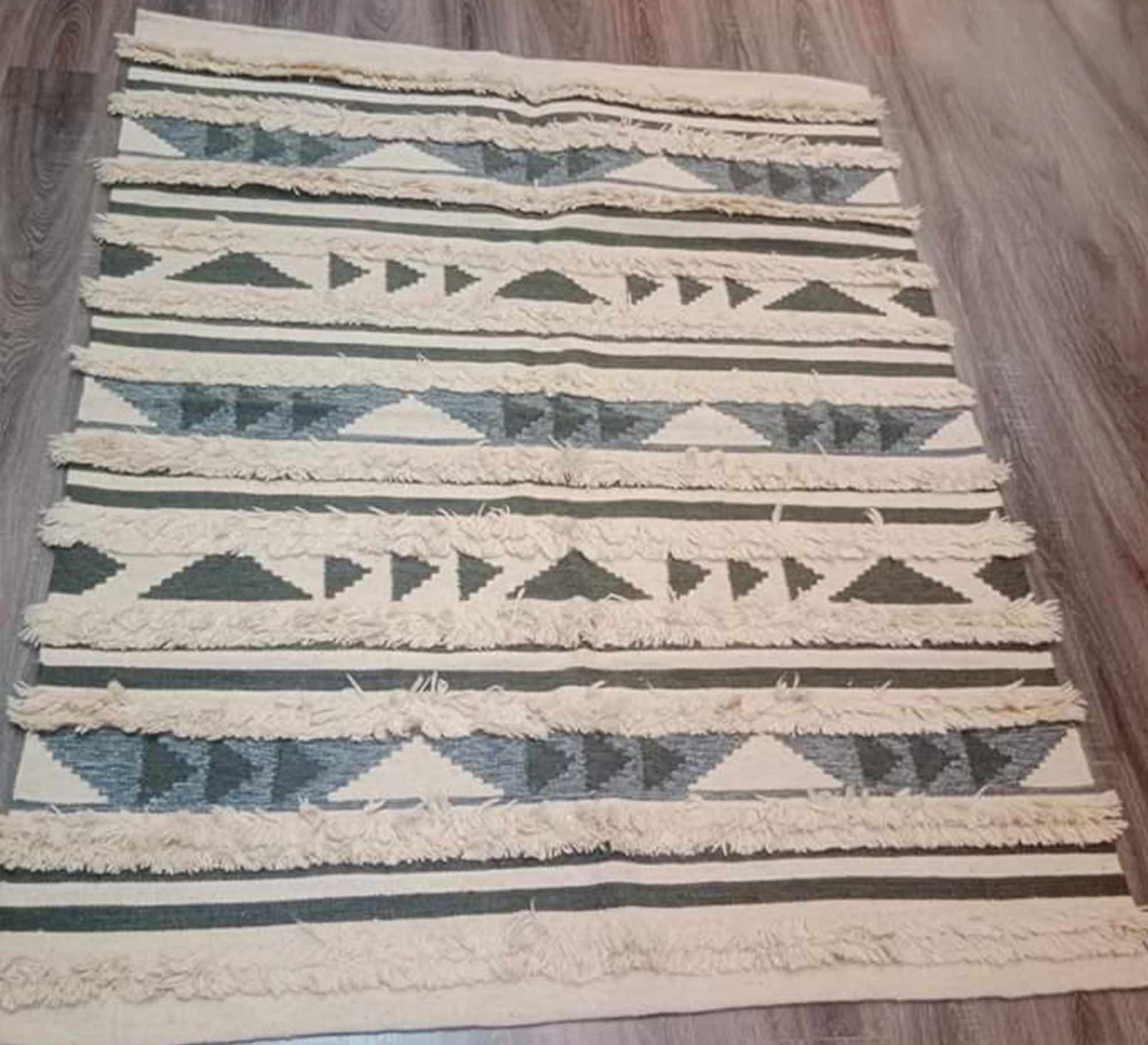 Horizontally striped pile rug with triangle patterns - Vitrine Furniture - Accessories